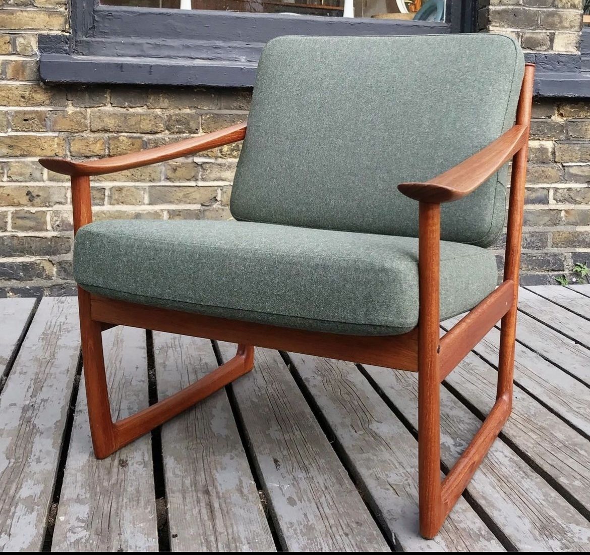 Fully Restored 1960s Fd 130 Armchair