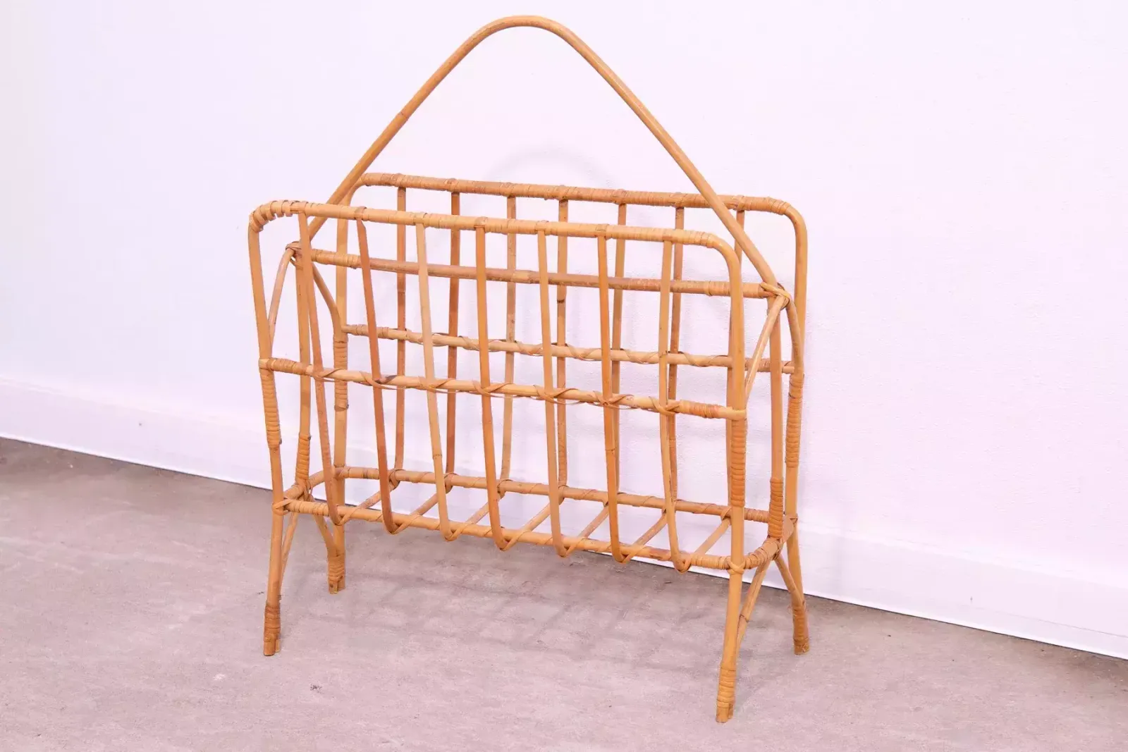 Mid Century Wicker Magazine Rack, Czechoslovakia, 1960´S photo vinterior
