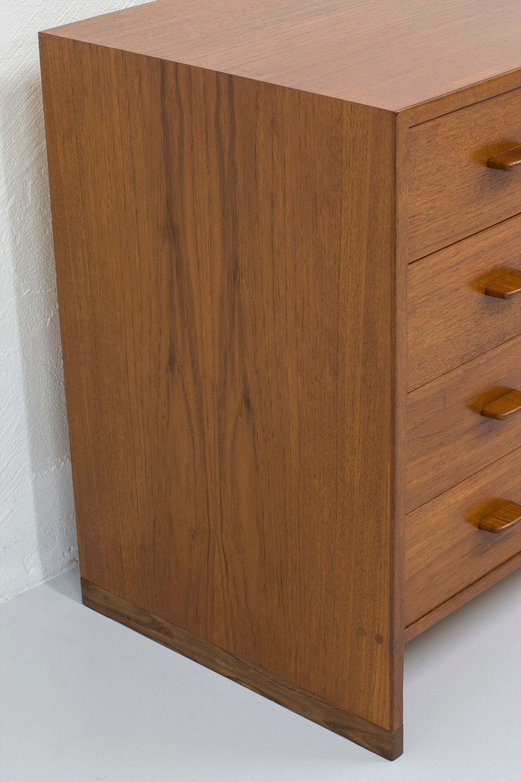 Ry16 Chest Of Drawers By Wegner photo for sale