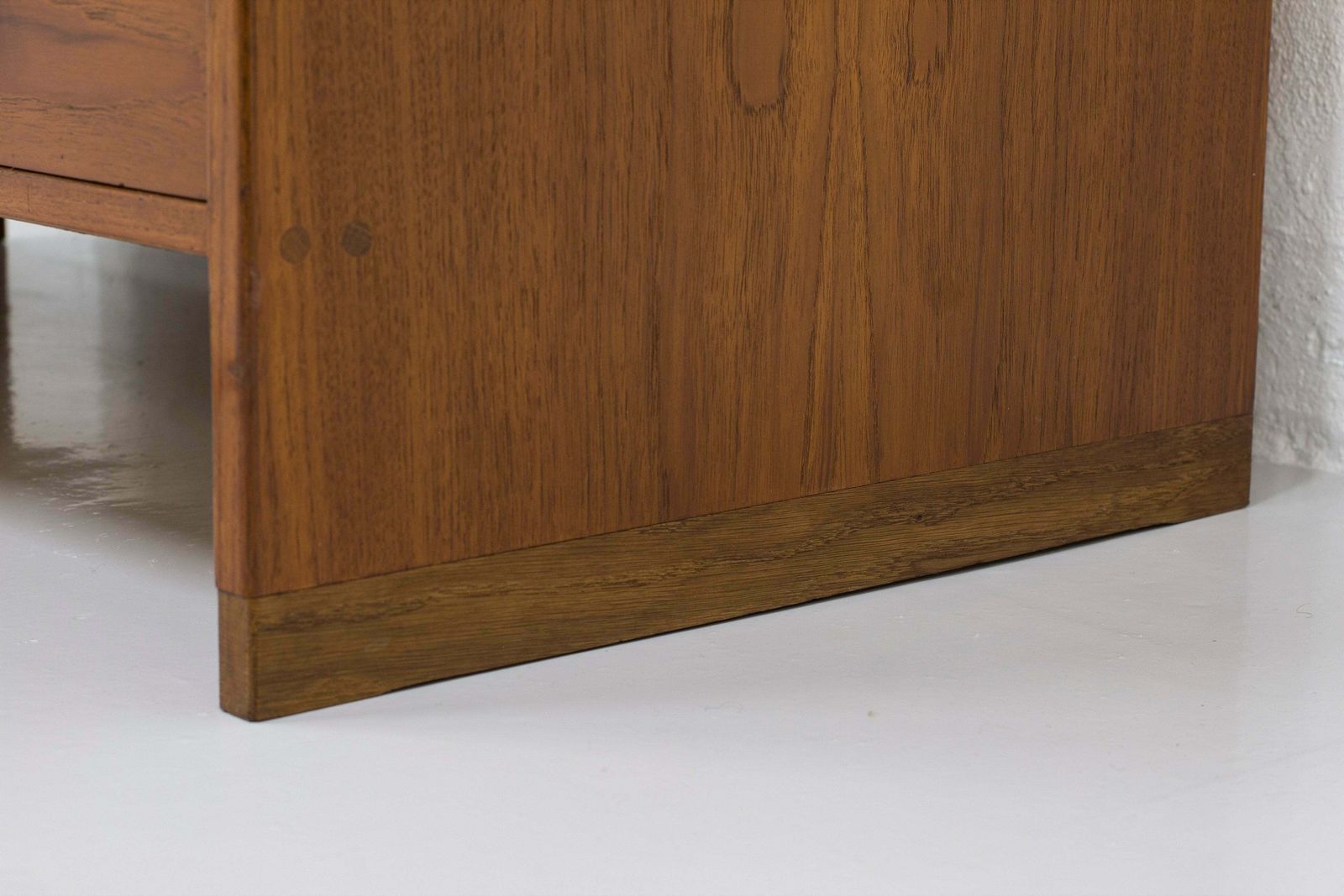Ry16 Chest Of Drawers By Wegner photo 2754.0