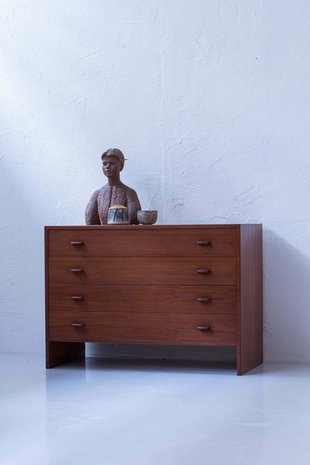 photo furniture Ry16 Chest Of Drawers By Wegner