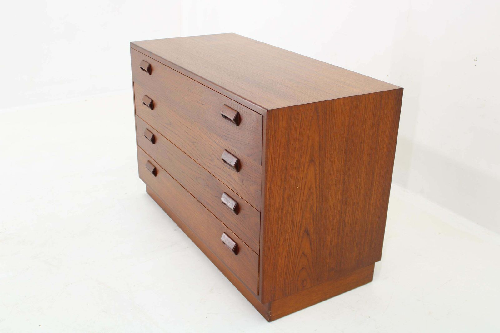 photo vinterior 1950s Børge Mogensen Chest Of Drawers In Teak By Søborg Møbelfabrik, Denmark