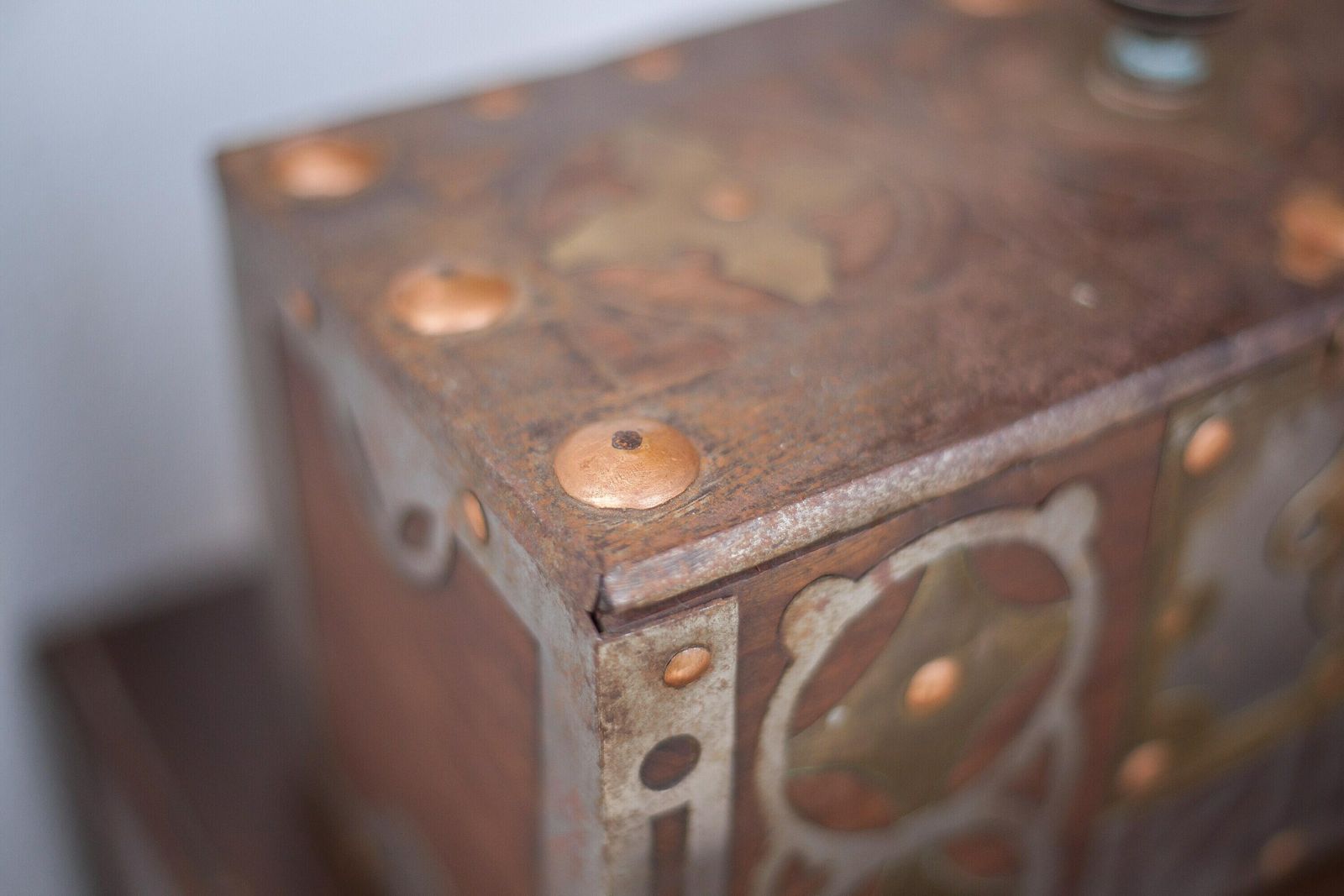 Old Mauritanian Box, Mauritania Tuareg Wooden Chest With Worked Metal And Copper Frame, Collection, Rare photo vinterior