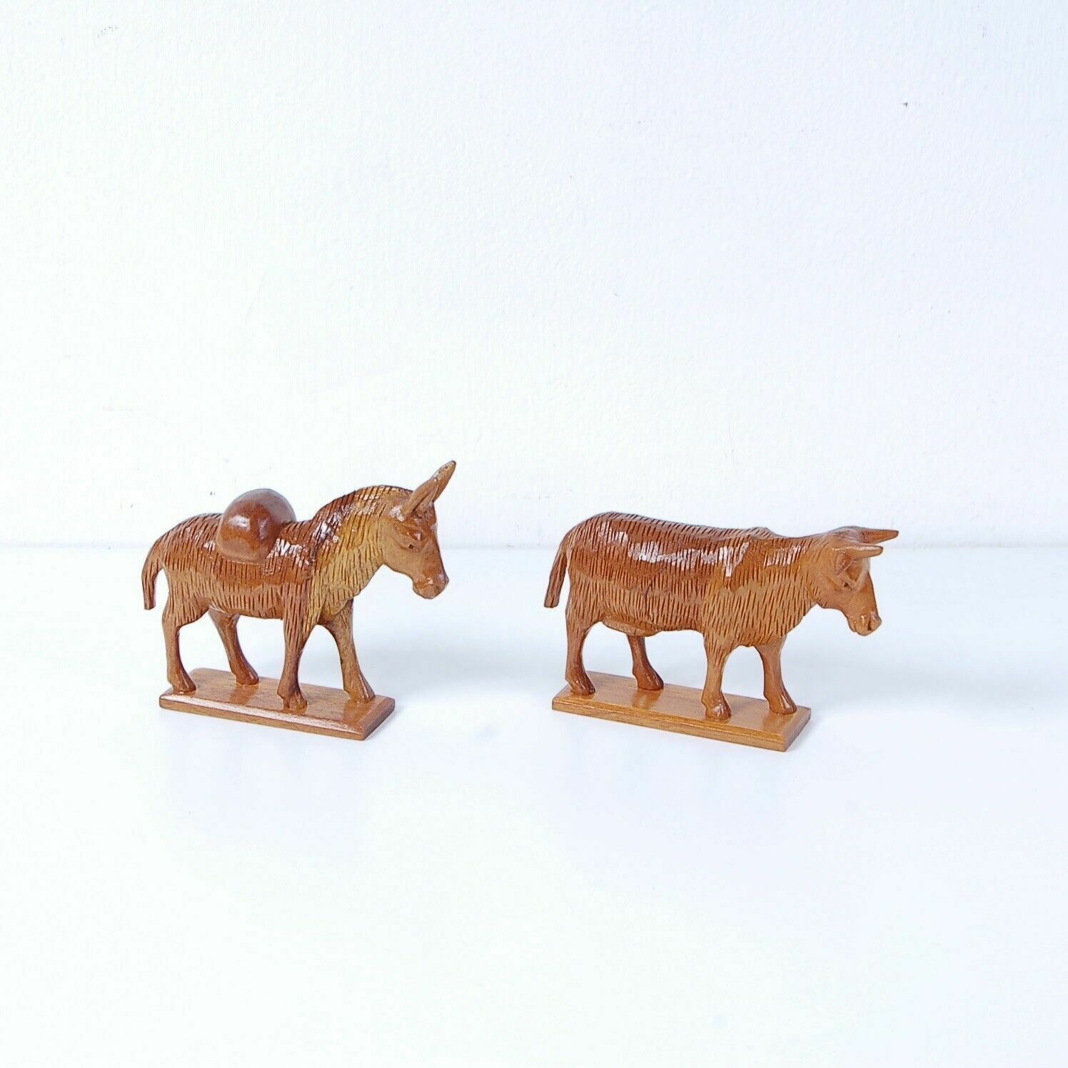 photo furniture Nativity Wooden Carved Figurines Ethnic Nativity Scene Art Latin America Peru