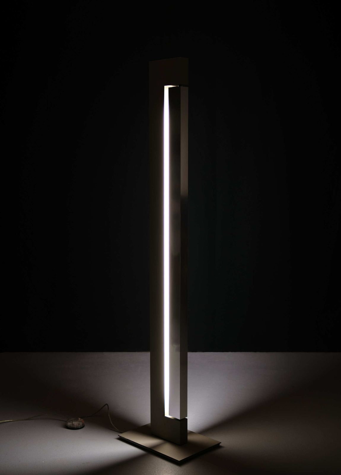 photo for sale Rotating Ara Floor Lamp By Ilaria Marelli By Italian Luce 1980s