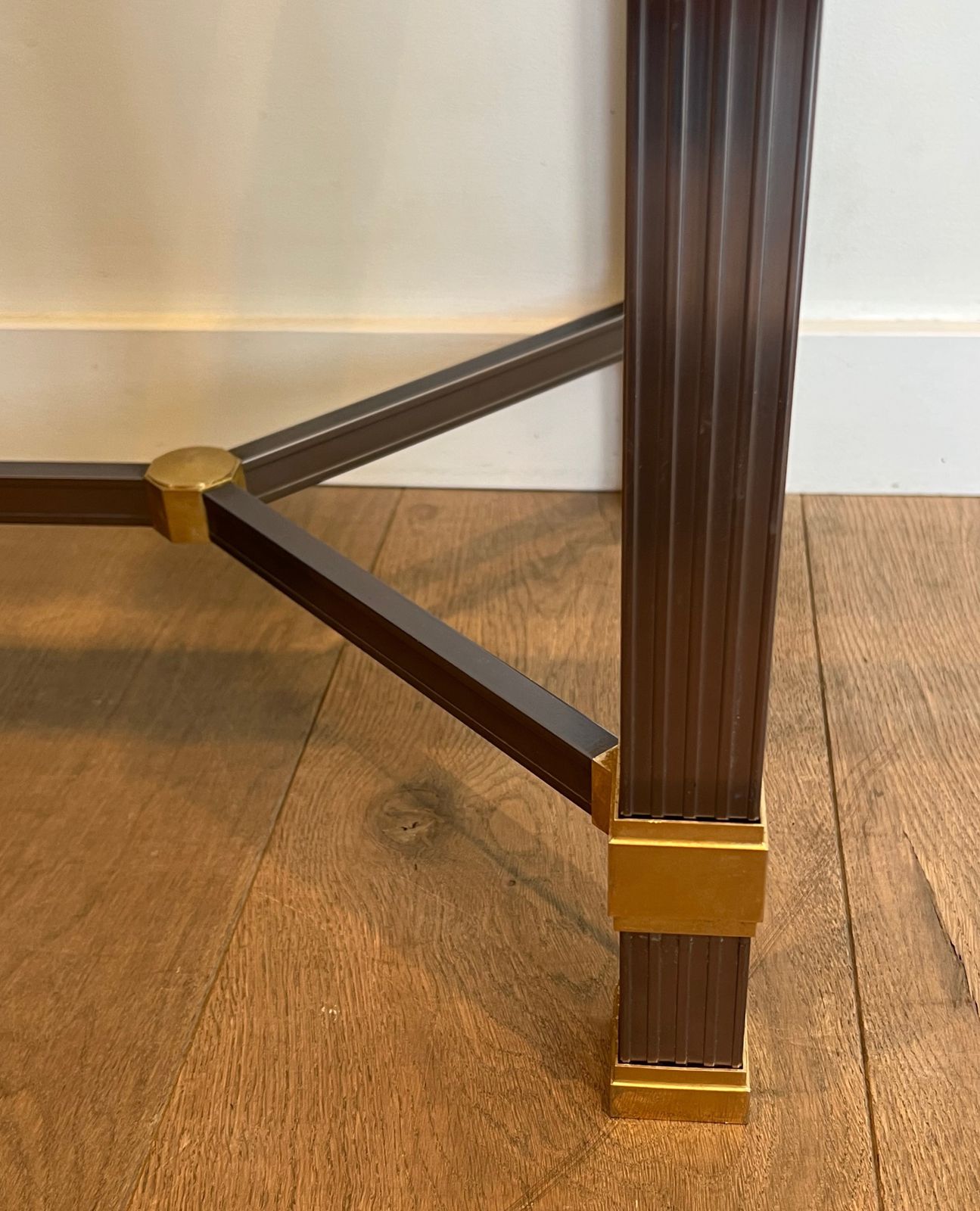 photo furniture Console In Lacquered Aluminum And Gold Metal By Pierre Vandel
