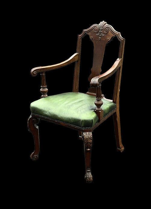 photo vinterior English Country Home Antique Mahogany Library Armchair.