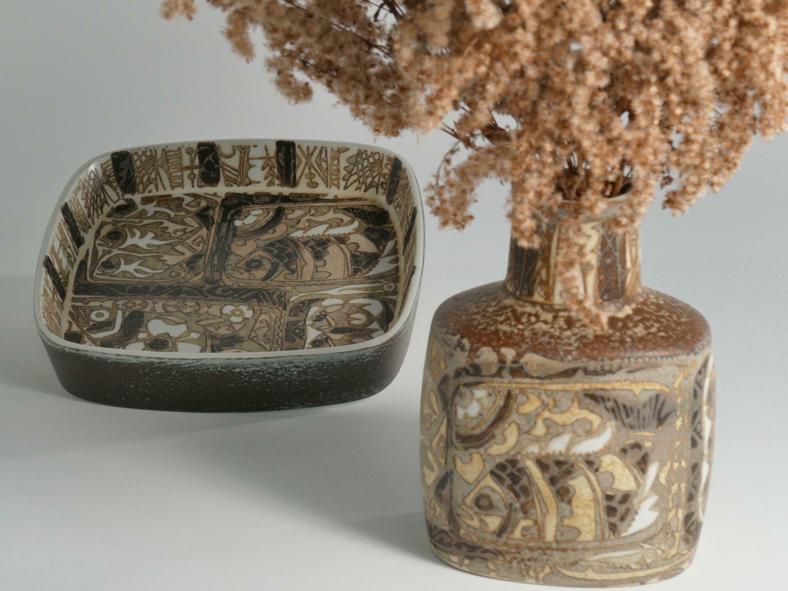 Scandinavian Modern Plate And Vase, Ceramic, "Baca", Fajance, By Nils Thorsson F photo for sale