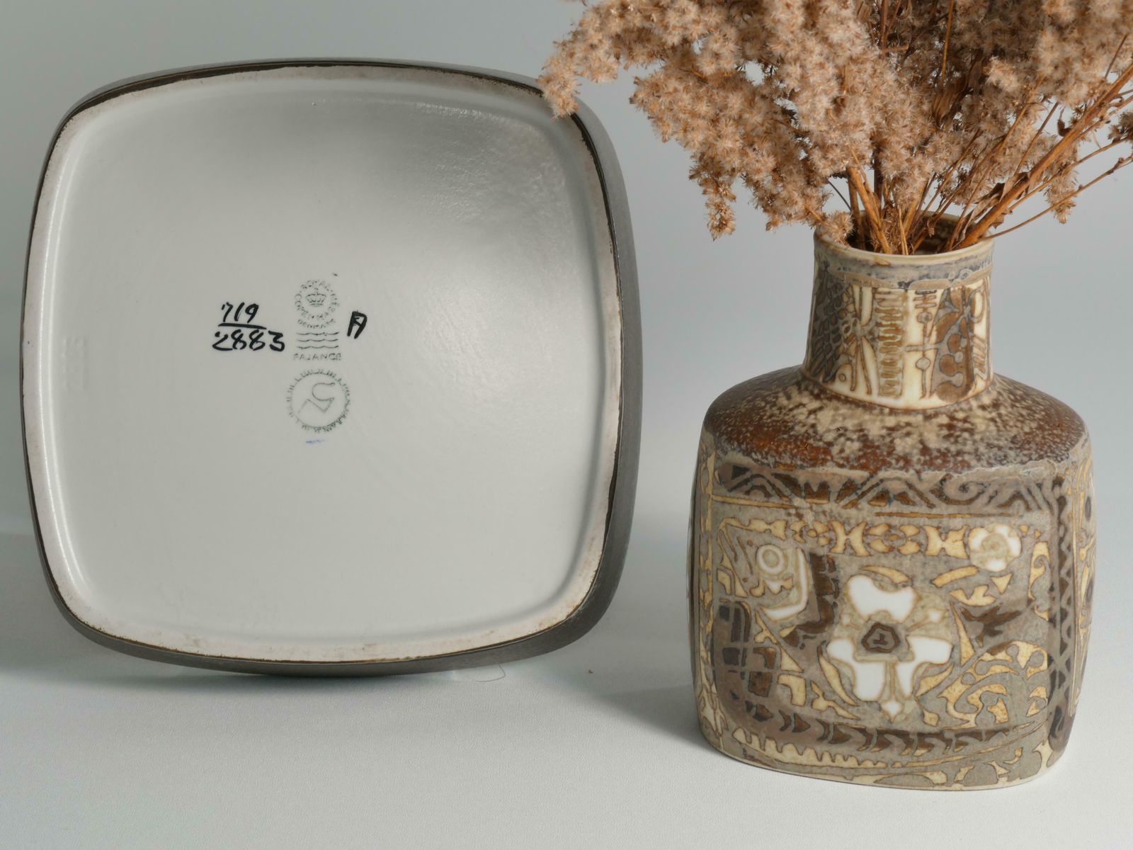 Scandinavian Modern Plate And Vase, Ceramic, "Baca", Fajance, By Nils Thorsson F photo vinterior