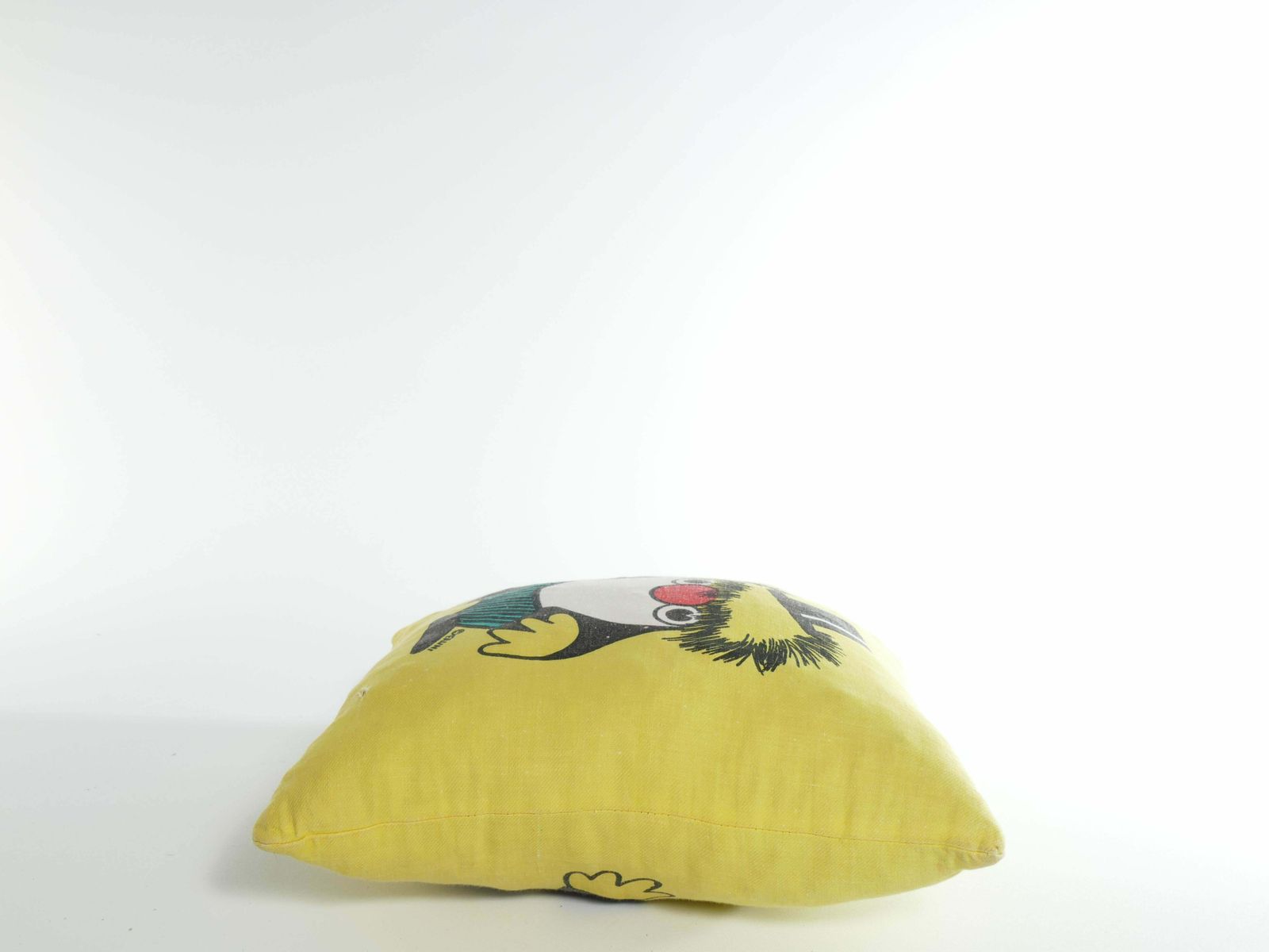 1970’s Atelier Fauni Yellow Pillow Depicting Mr Edward The Business Troll photo vinterior