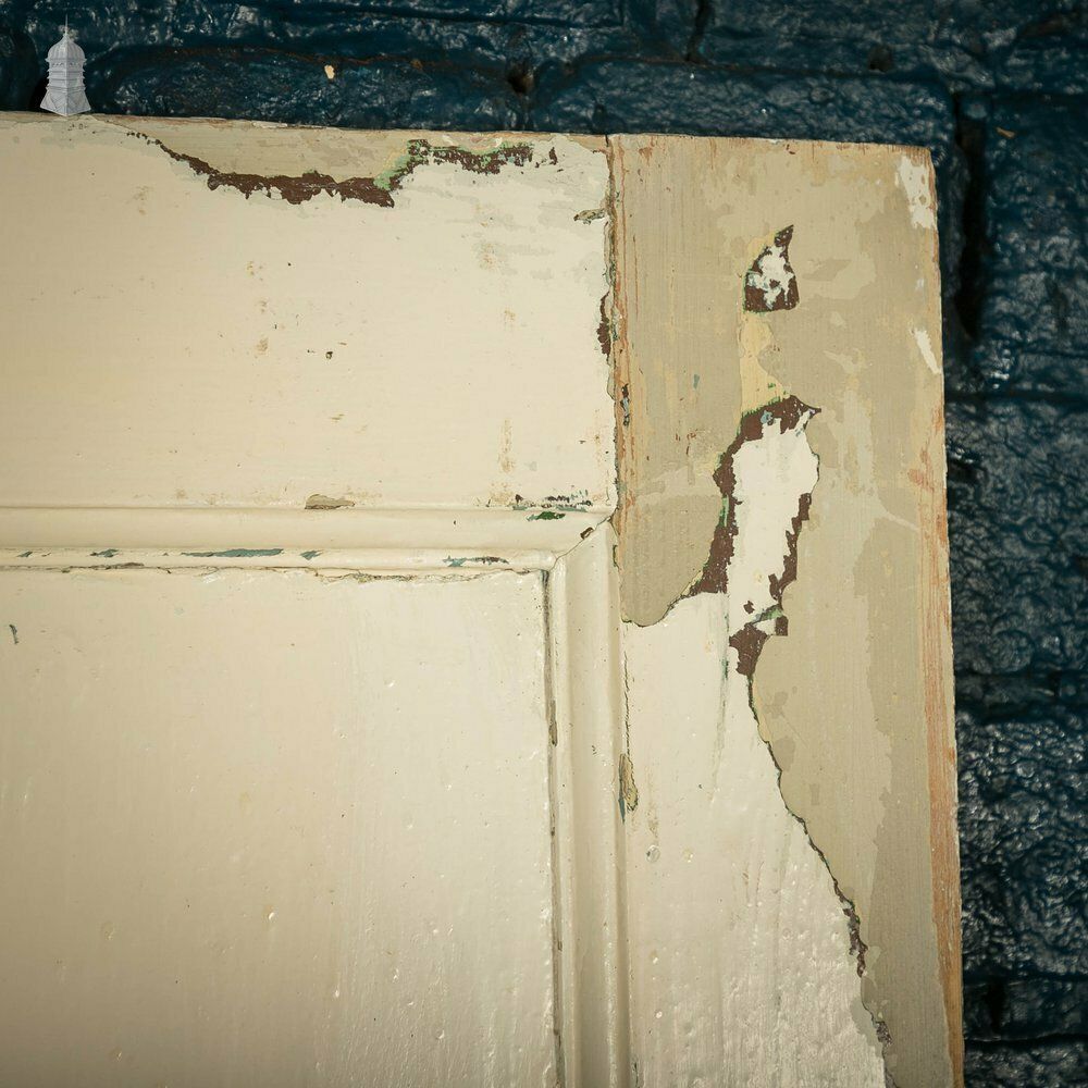 photo vintage Pine Panelled Door, 4 Raised Panel White Painted