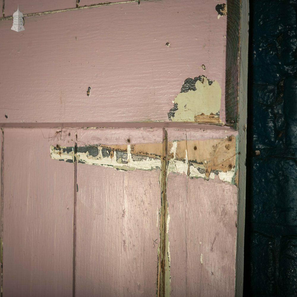 photo vintage Ledged Plank Door, White And Pink Painted Pine
