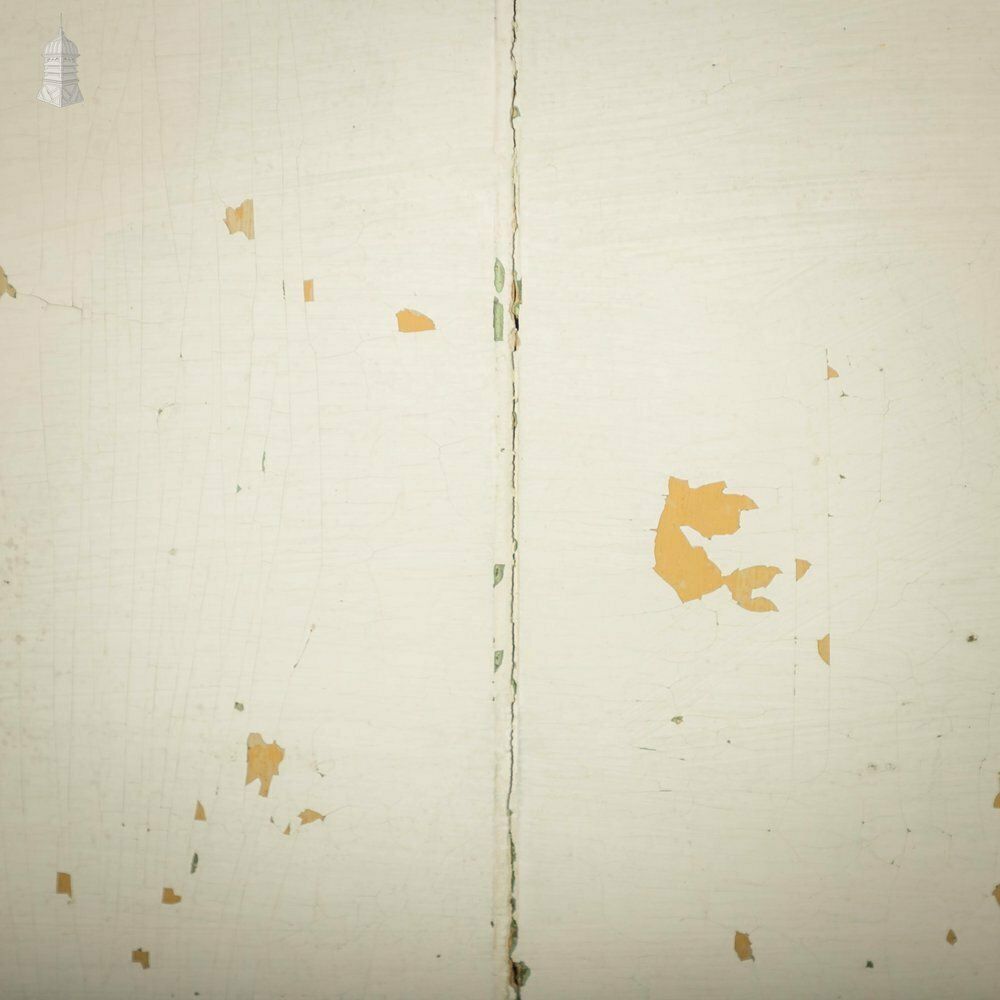 photo vintage Ledged Plank Door, Distressed Painted Finish