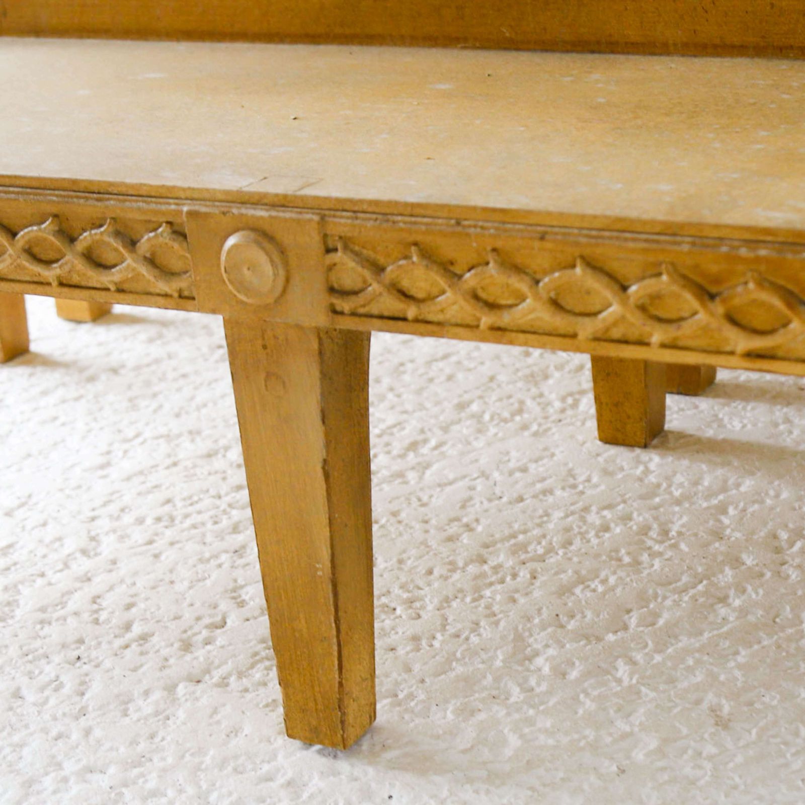 photo vintage Pair Of Regency Style Ochre Hand Painted Benches