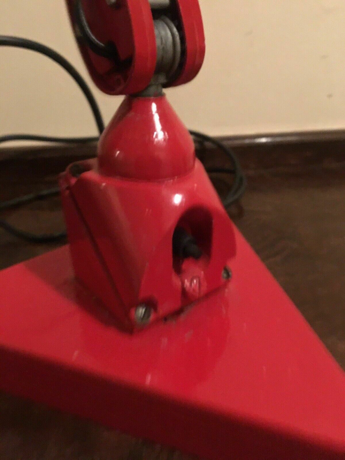 photo furniture Large Red Enamel Machinist Work Lamp Industrial Desk Lamps Early/Mid C20