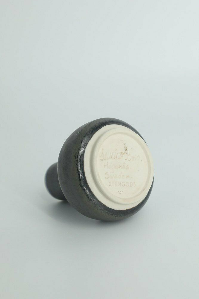 Klein Mid Century Scandinavisch Modern Verzamelbaar Steengoed Vaasje In Antraciet Door Gunnar Borg Voor Höganäs Ceramics, Jaren 1960 photo Woonaccessoires