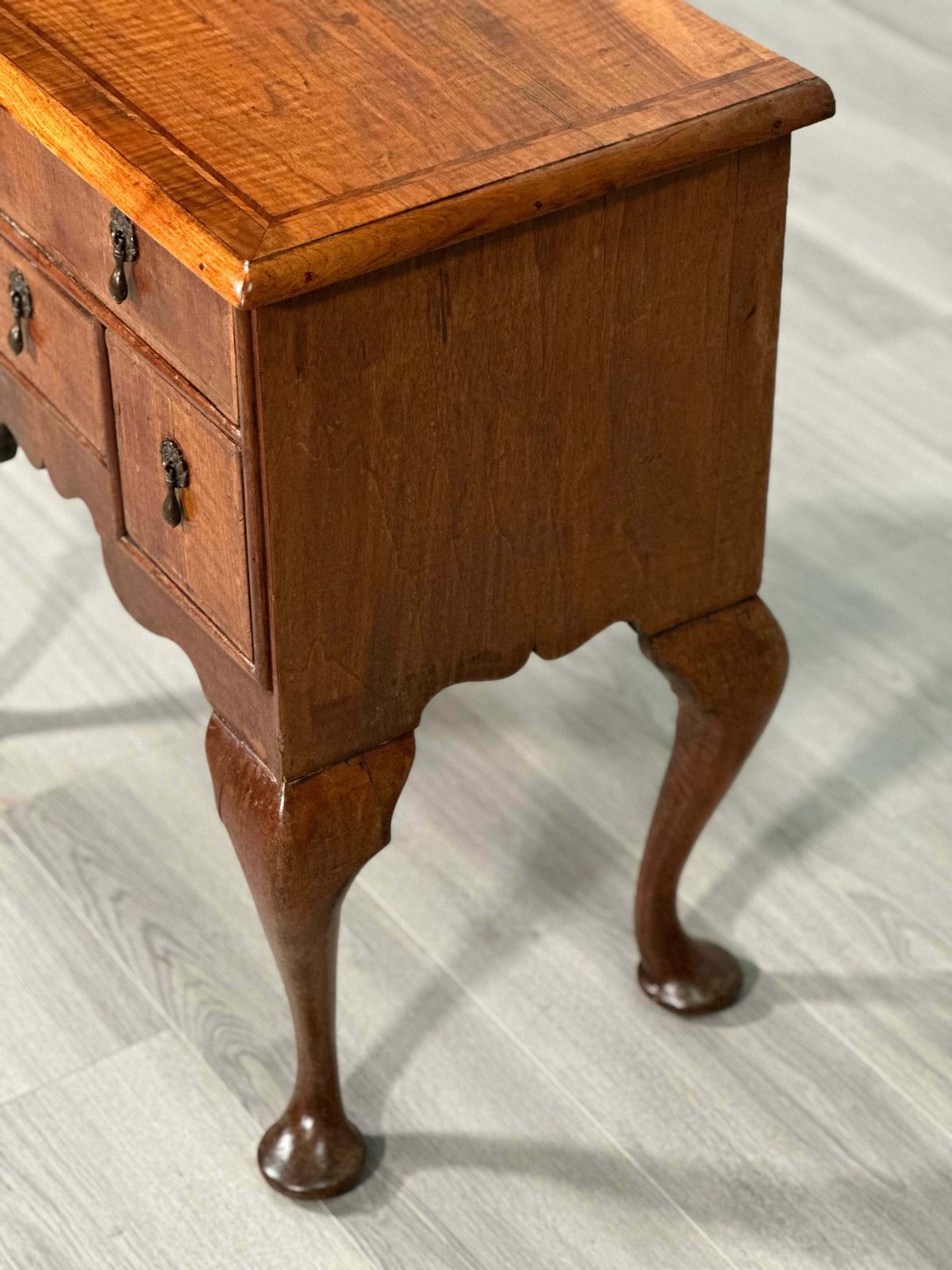 photo furniture 19th Century Walnut Lowboy, 1800s