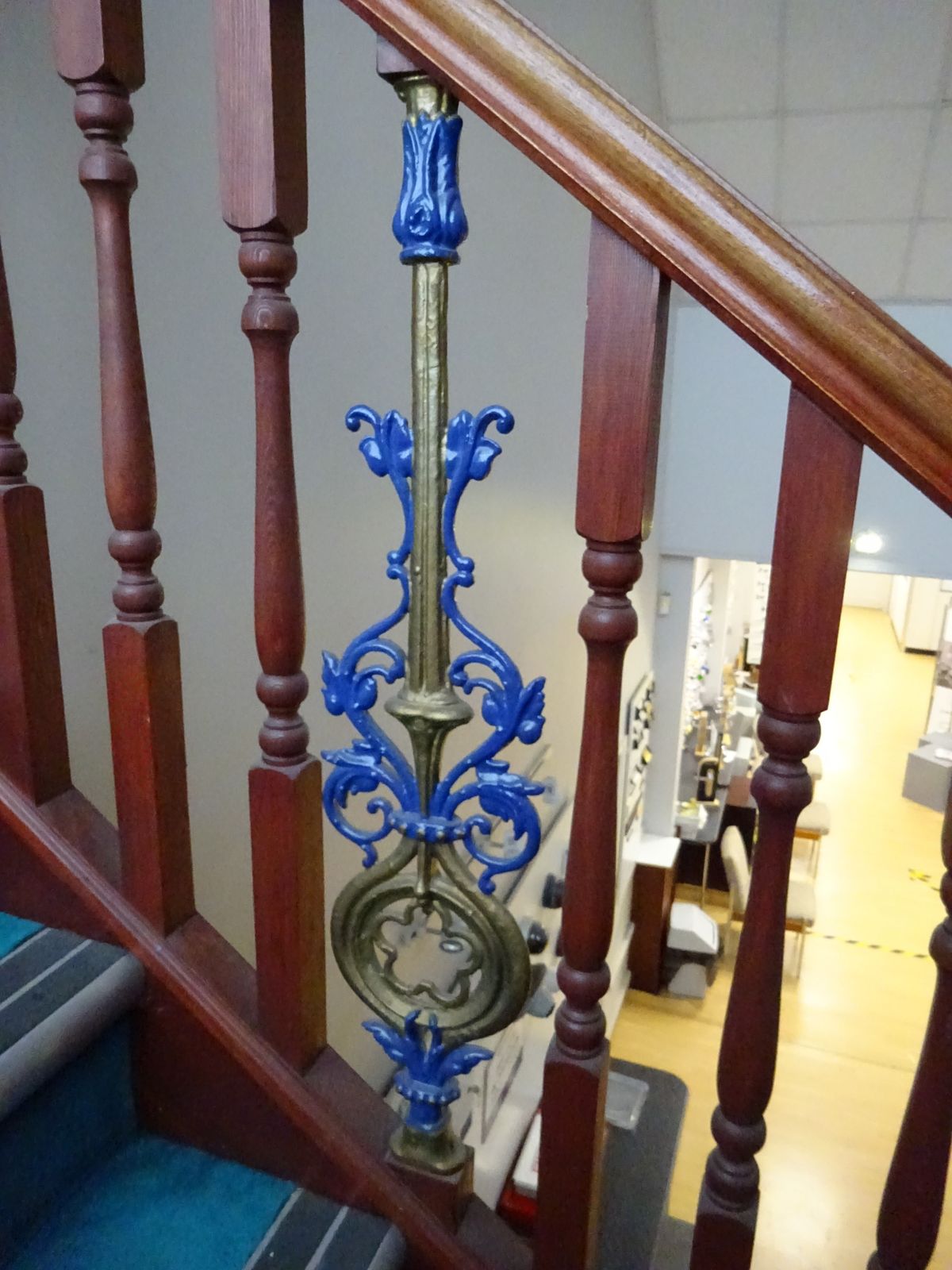 photo vinterior 28 Reclaimed Antique Cast Iron Stair Balustrade/Spindles