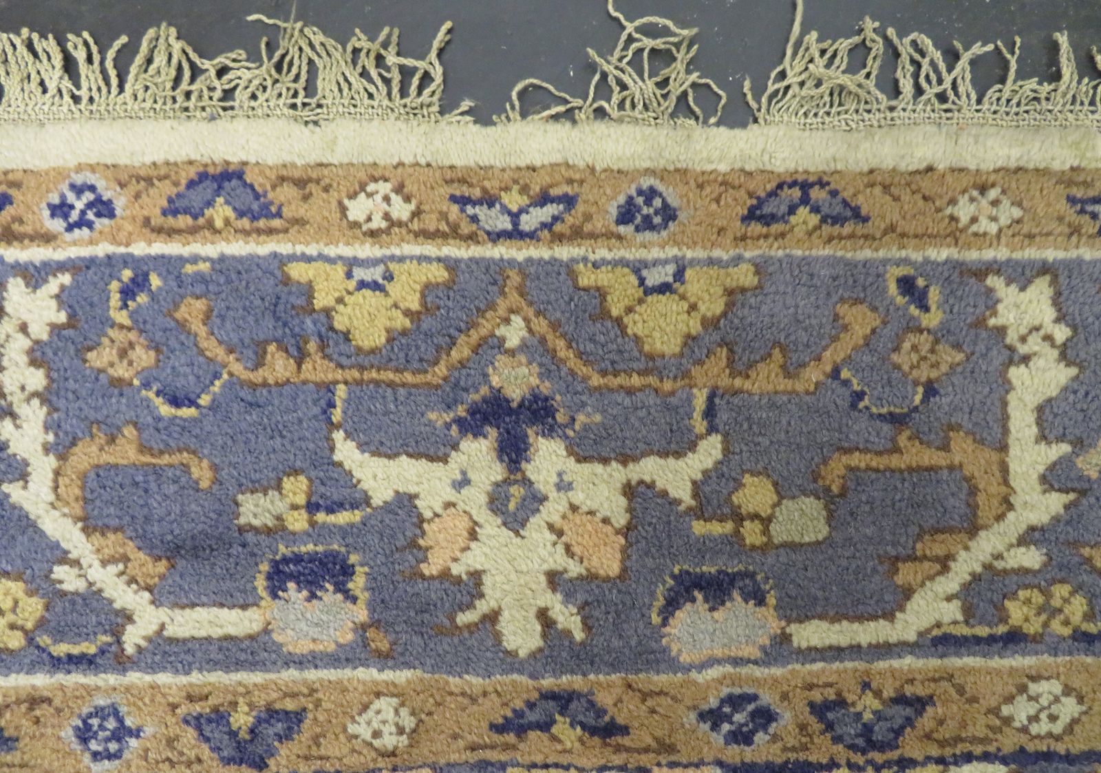 photo furniture Antique Ivory Ground Ushak Oushak Carpet With Medallion. 312cm X 276cm.