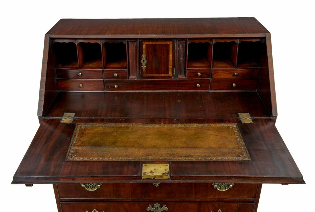 Late 18th Century Georgian Walnut Bureau photo vinterior