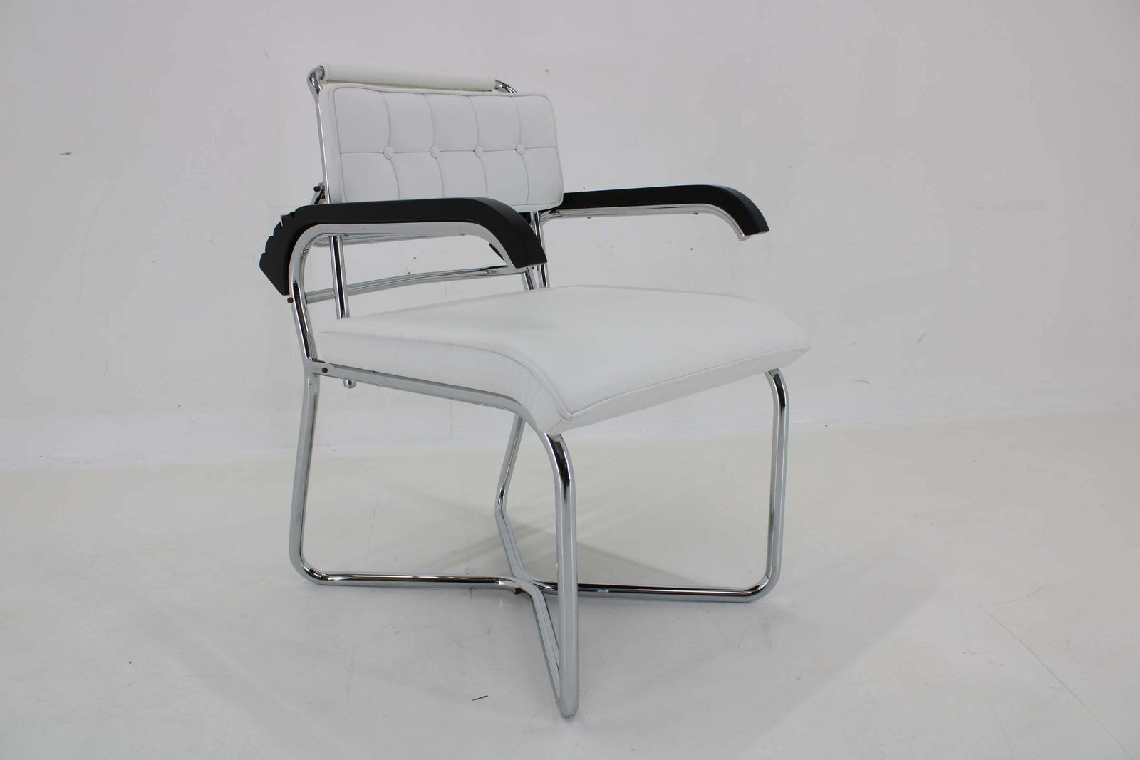 1940s Rare Restored Bauhaus Chrome Plated Adjustable Armchair In White Leather photo vinterior