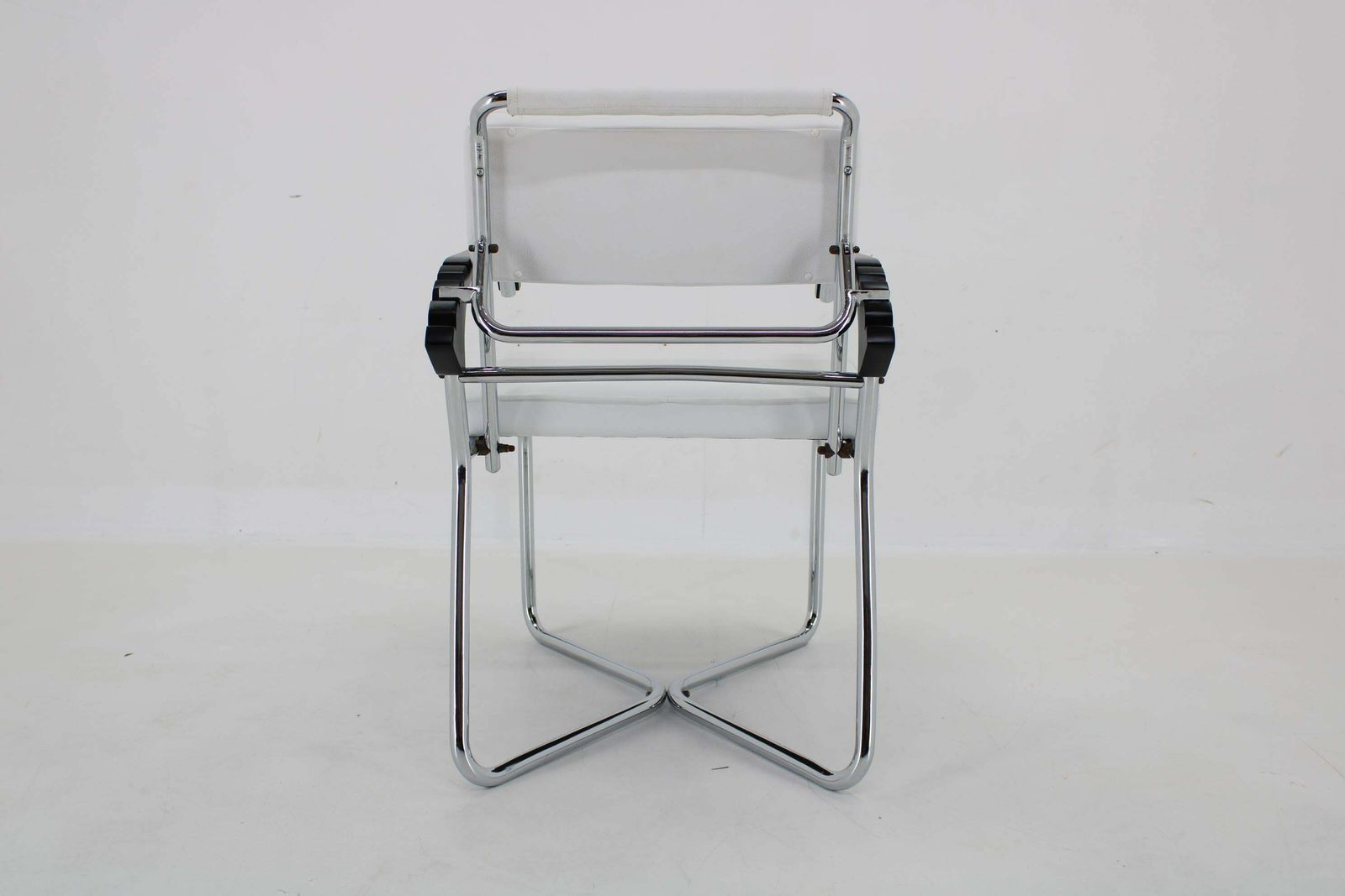 Furniture 1940s Rare Restored Bauhaus Chrome Plated Adjustable Armchair In White Leather photo