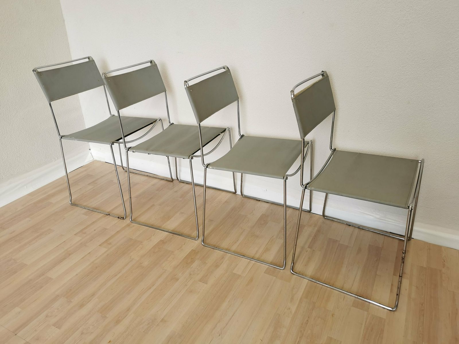 Set Of 4 Vintage Dine Chairs / Chrome And Light Gray Leather Dining Chairs / Italy, 1980s / Dining Room / Mid Century Modern Italian Office photo 690.0