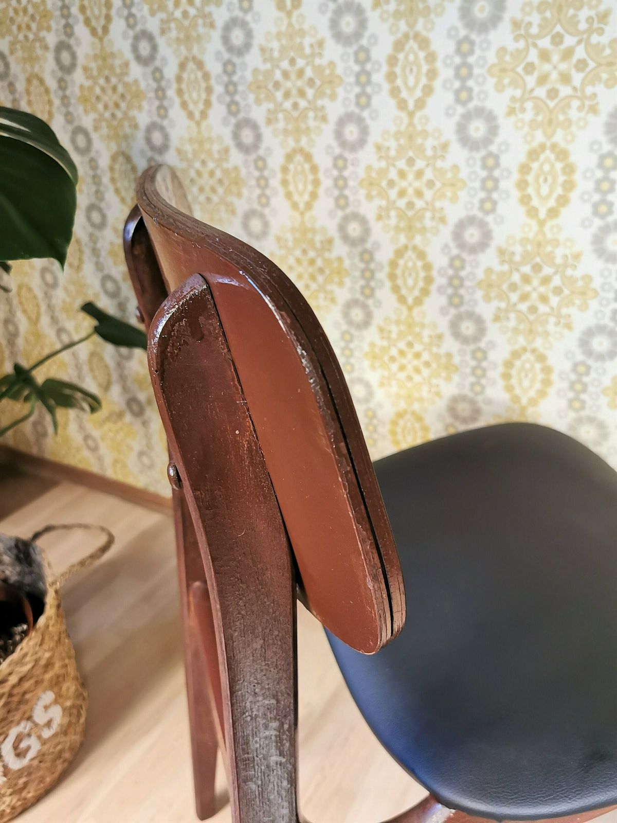 Set Of 2 Vintage Wooden Dining Chair With Faux Leather Seat / Made In Yugoslavia 1970s By "šipad", Original photo for sale