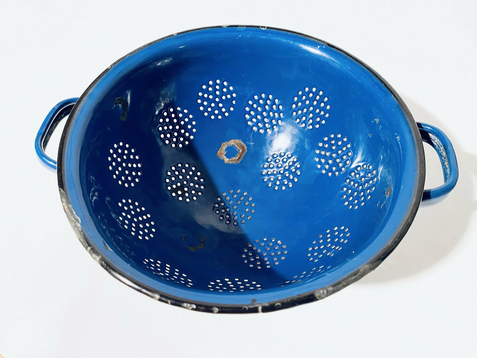 Blue Enamel Kitchen Sieve / Kitchen Colander / 1920s Vintage Decor photo vinterior