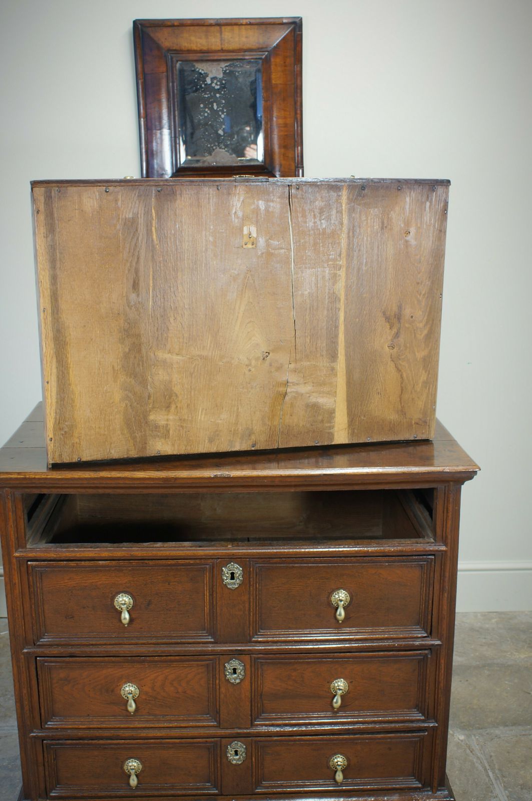 photo vintage 17th Century Moulded Oak Chest Of Drawers.