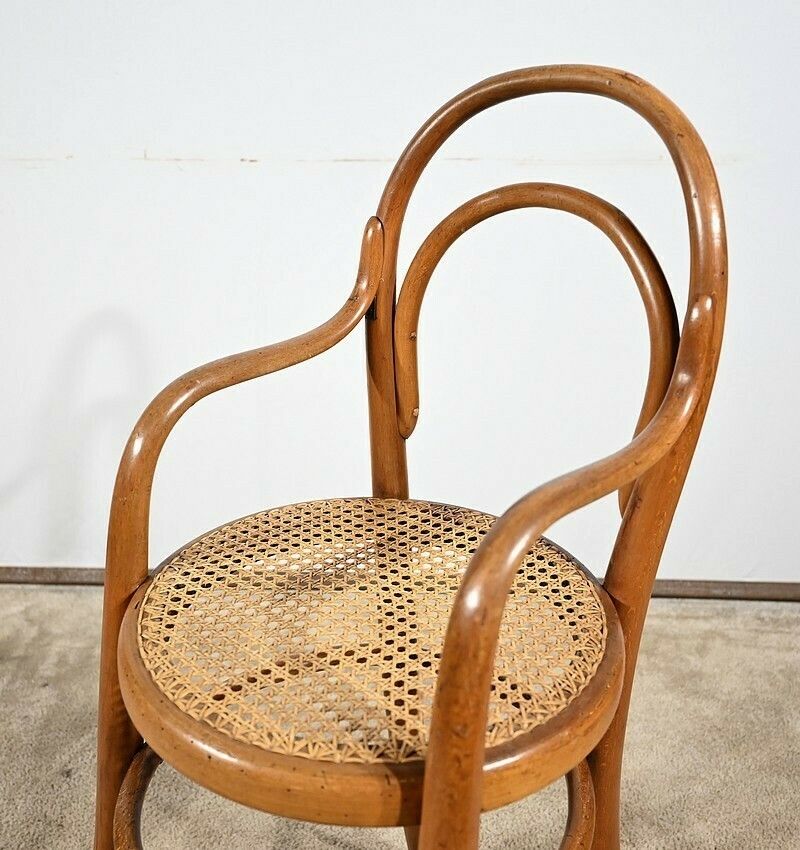 photo furniture Children's High Chair In Curved Beech, Stamped Thonet   Early 20th Century