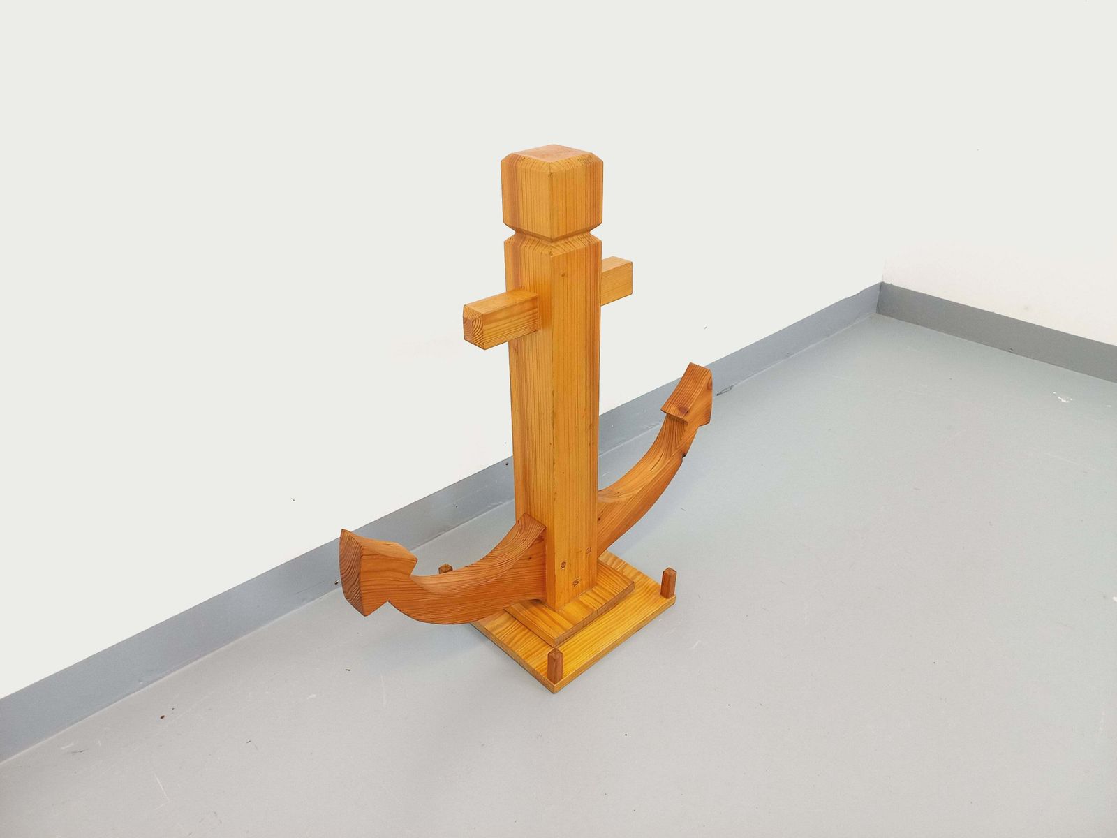 Grande ancre décorative en pin photo furniture