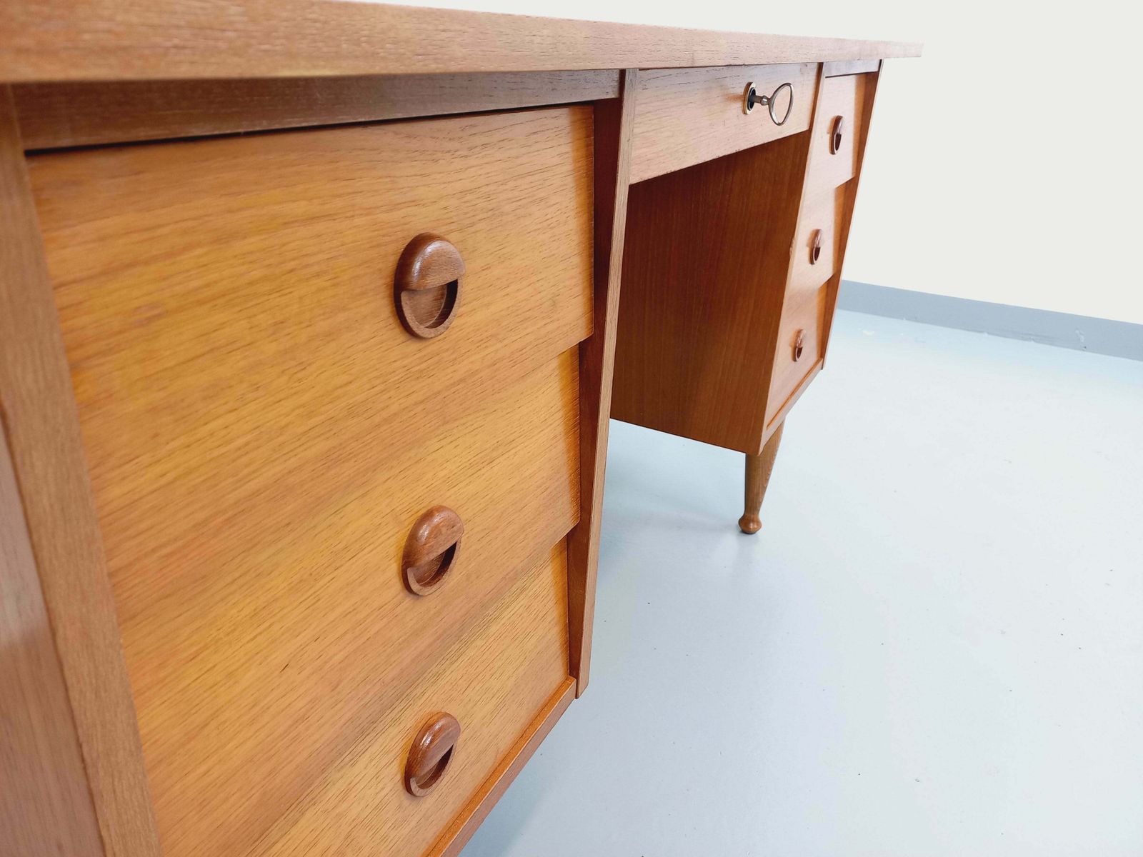 Bureau scandinave en teck, années 1960, vintage photo vinterior
