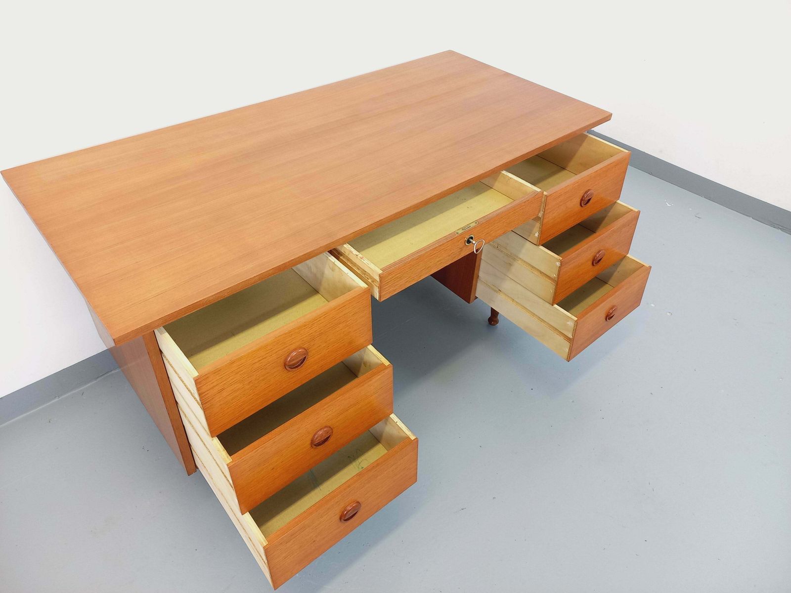 Bureau scandinave en teck, années 1960, vintage photo vintage