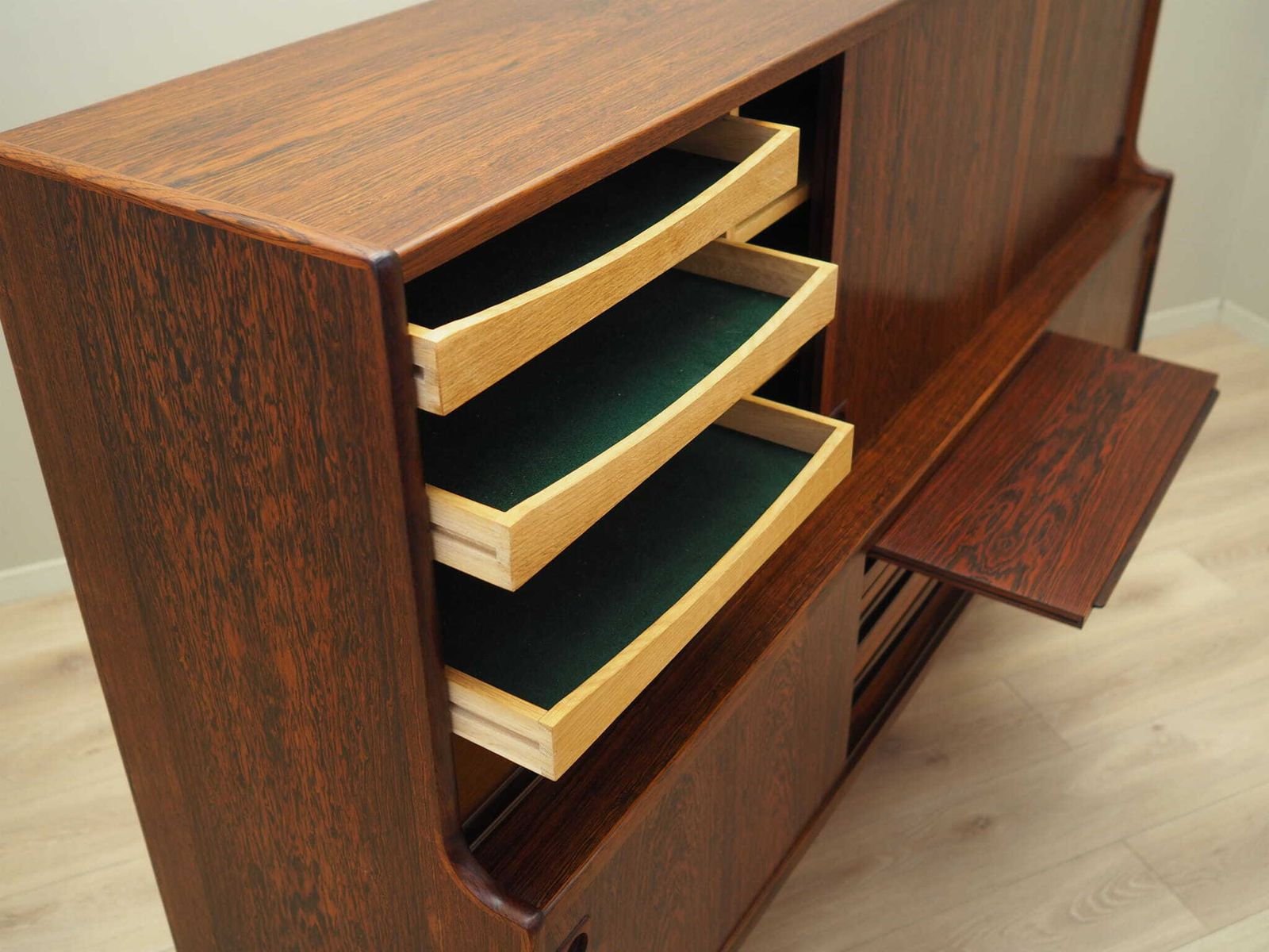 photo vintage Vintage Highboard, Danish Design, 1960s, Designer: Johannes Andersen, Manufacture: Skaaning Furniture