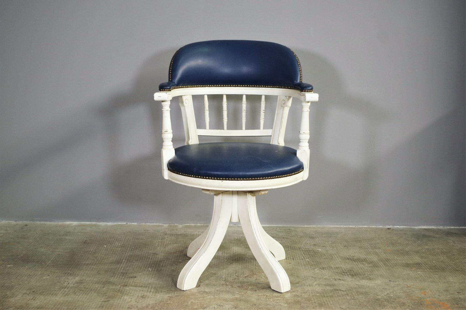 Swivel Armchair In The 80s Marine Style