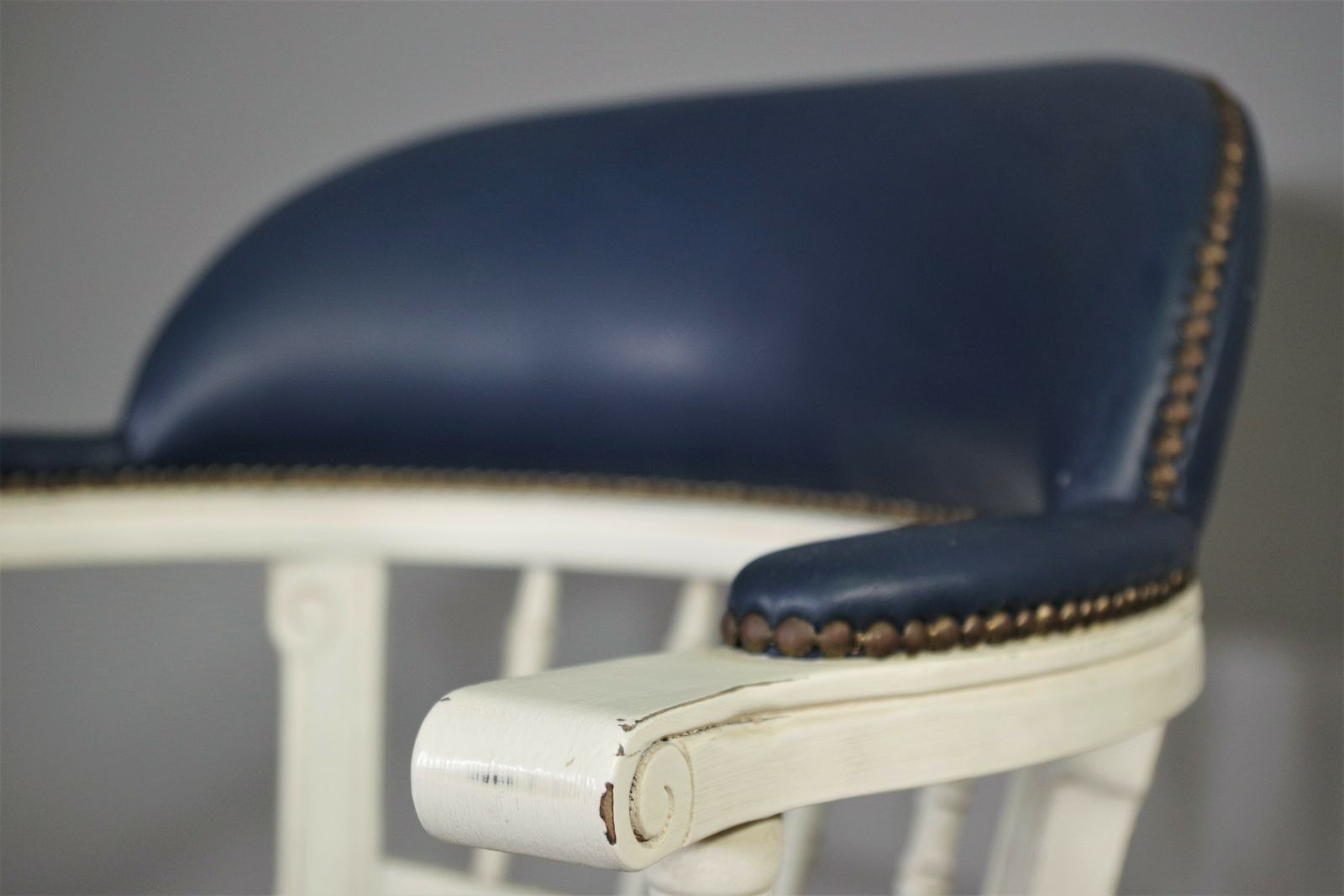 Swivel Armchair In The 80s Marine Style photo 780.0