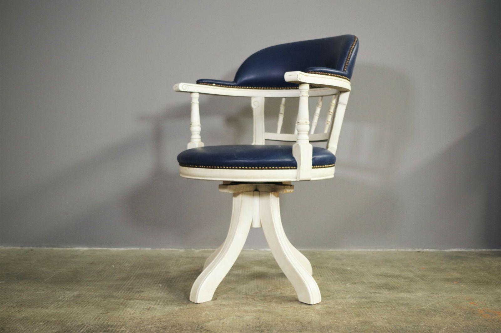 Swivel Armchair In The 80s Marine Style photo vinterior