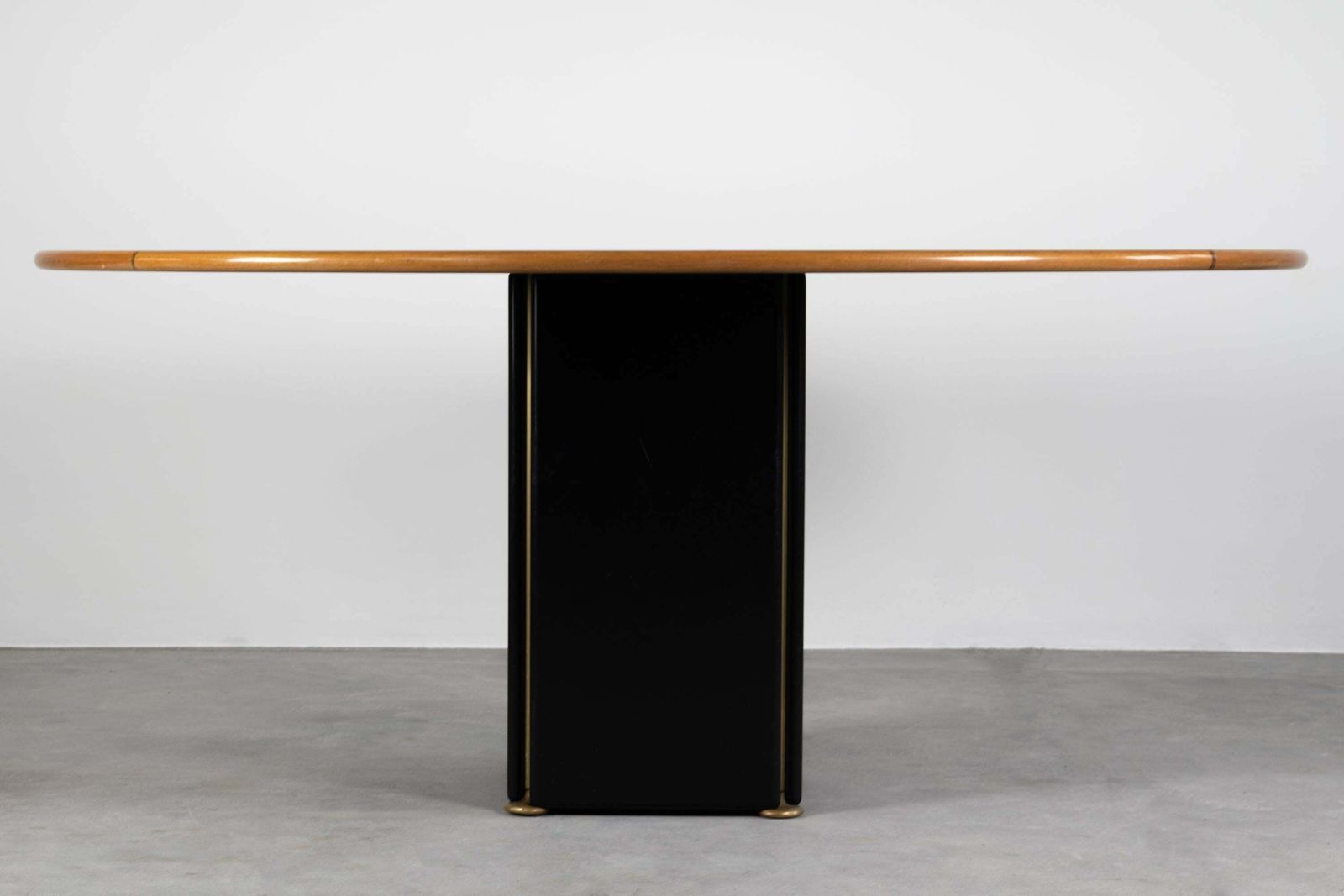 Afra & Tobia Scarpa Table With Oval Shaped Top In Wood By Maxalto 1970s photo furniture