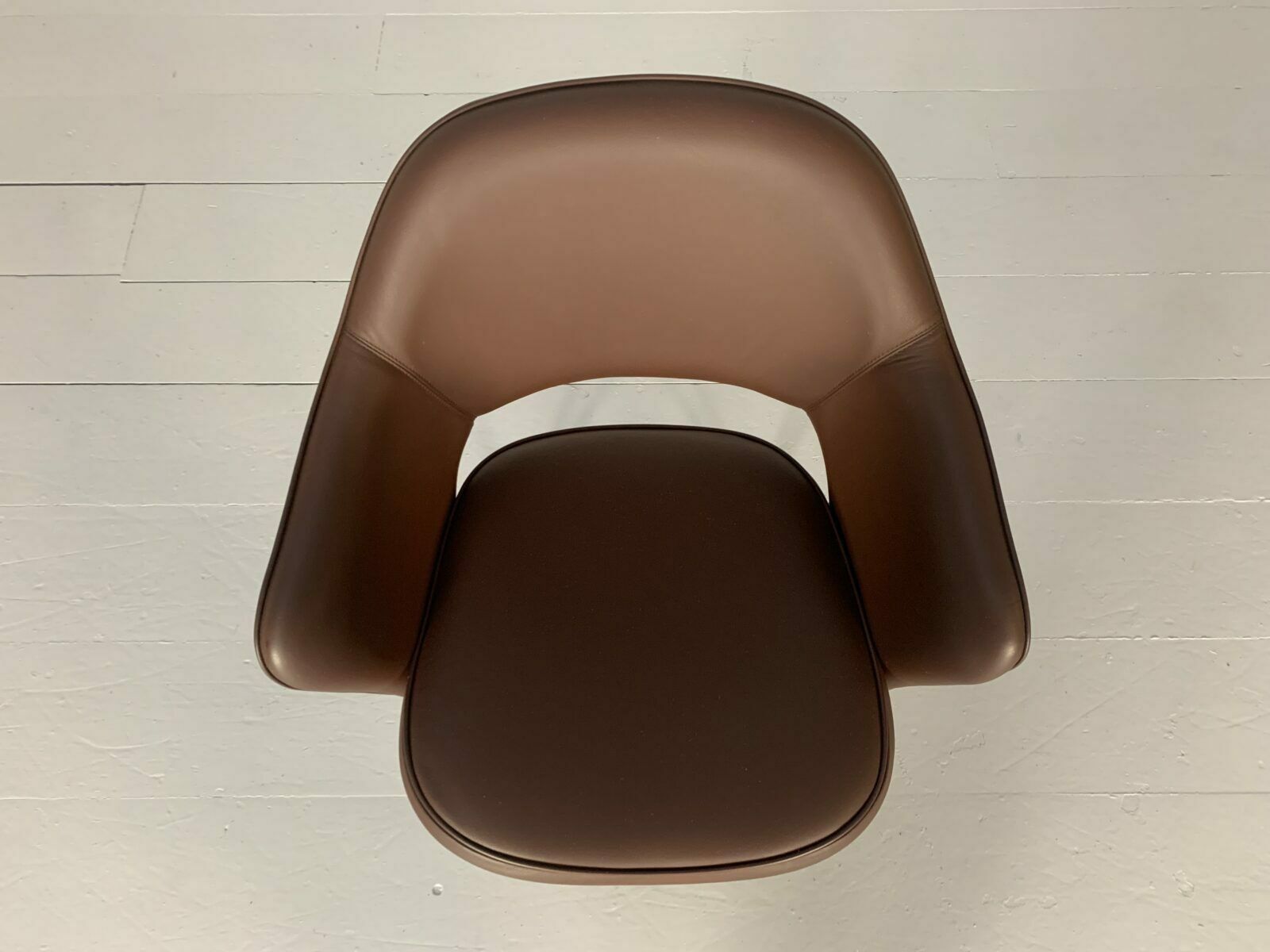 photo furniture Knoll Studio “Saarinen Executive” Armchair – In “Volo” Brown Leather