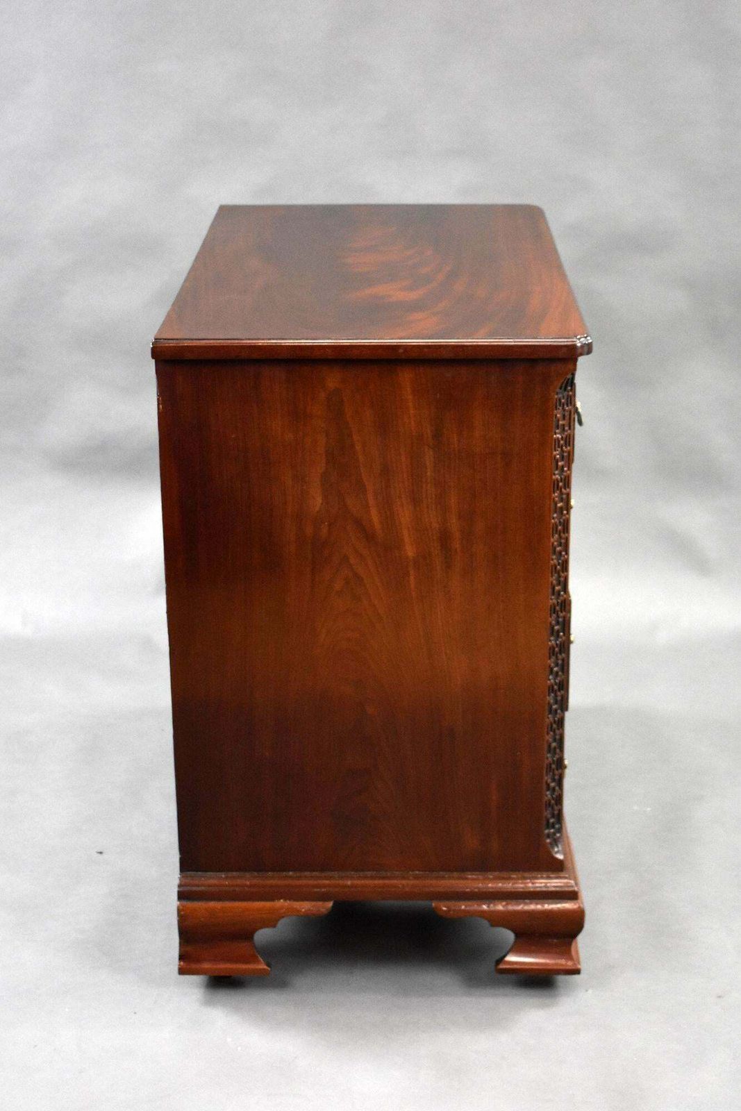 18th Century George III Mahogany Kneehole Desk photo 3500.0