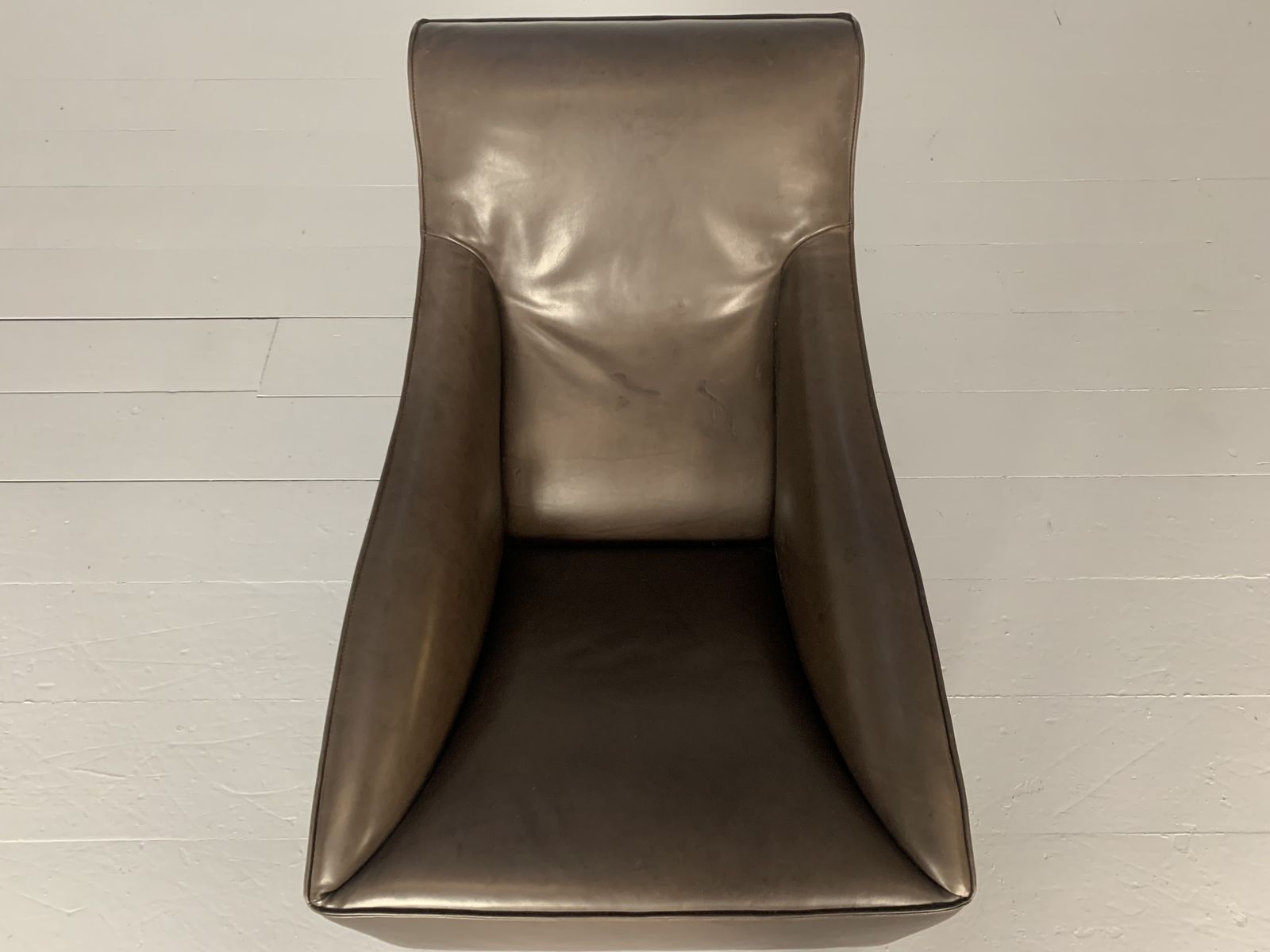 photo furniture Molteni & C “Doda” Armchair – In Pale Walnut Brown Leather