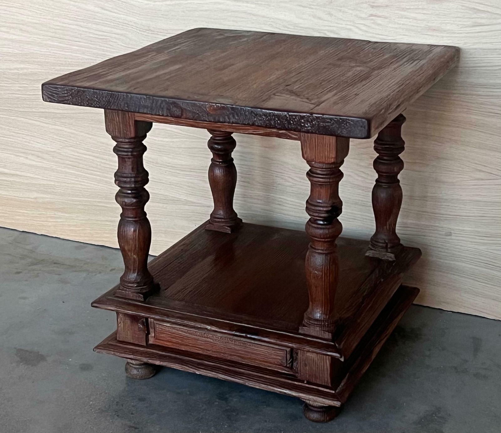 Paire de tables d'appoint ou tables basses brutalistes espagnoles en noyer, avec tablette basse photo 2268.0
