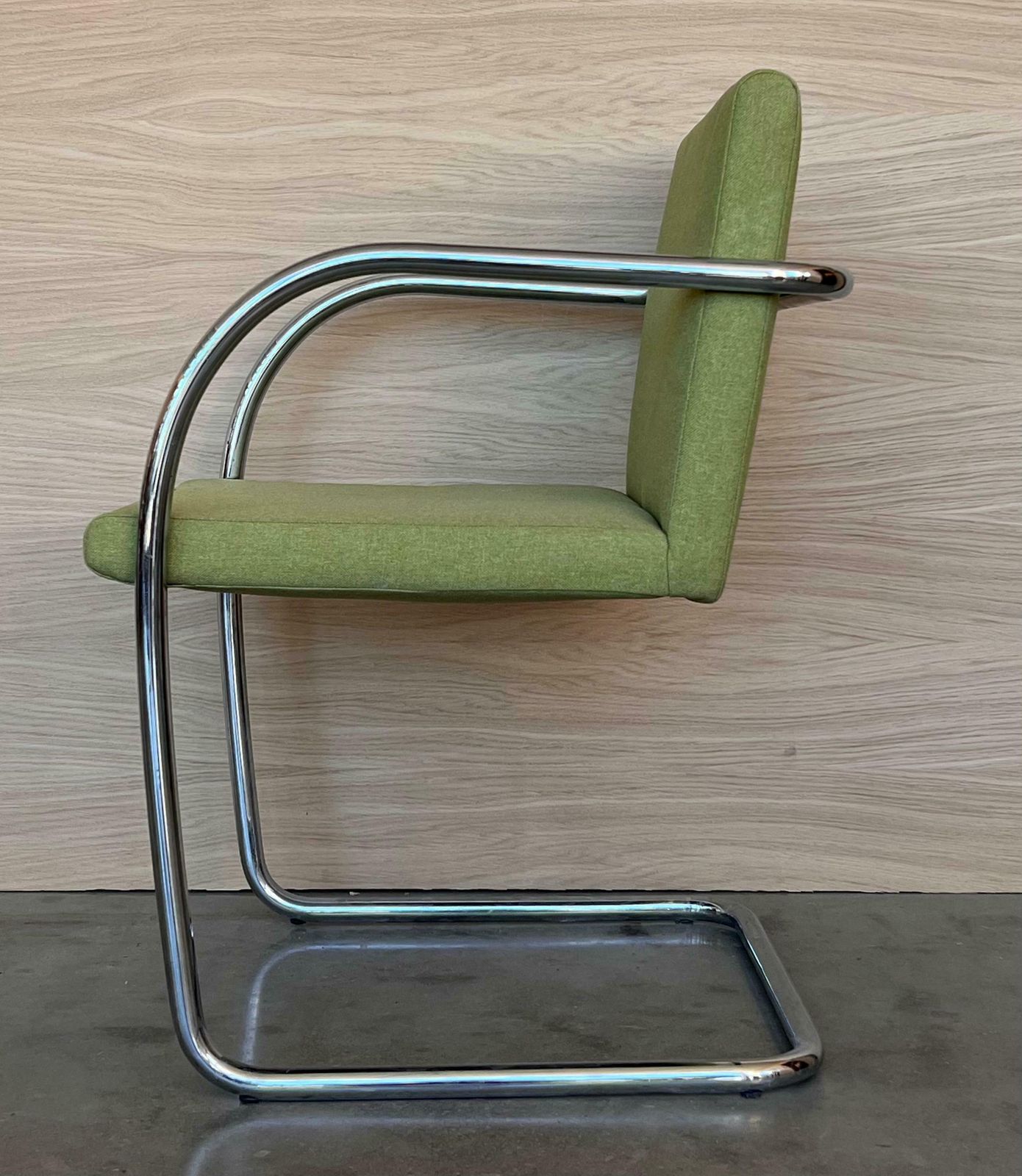 Ensemble de six chaises Brno tubulaires Knoll, par Mies van der Rohe photo vinterior