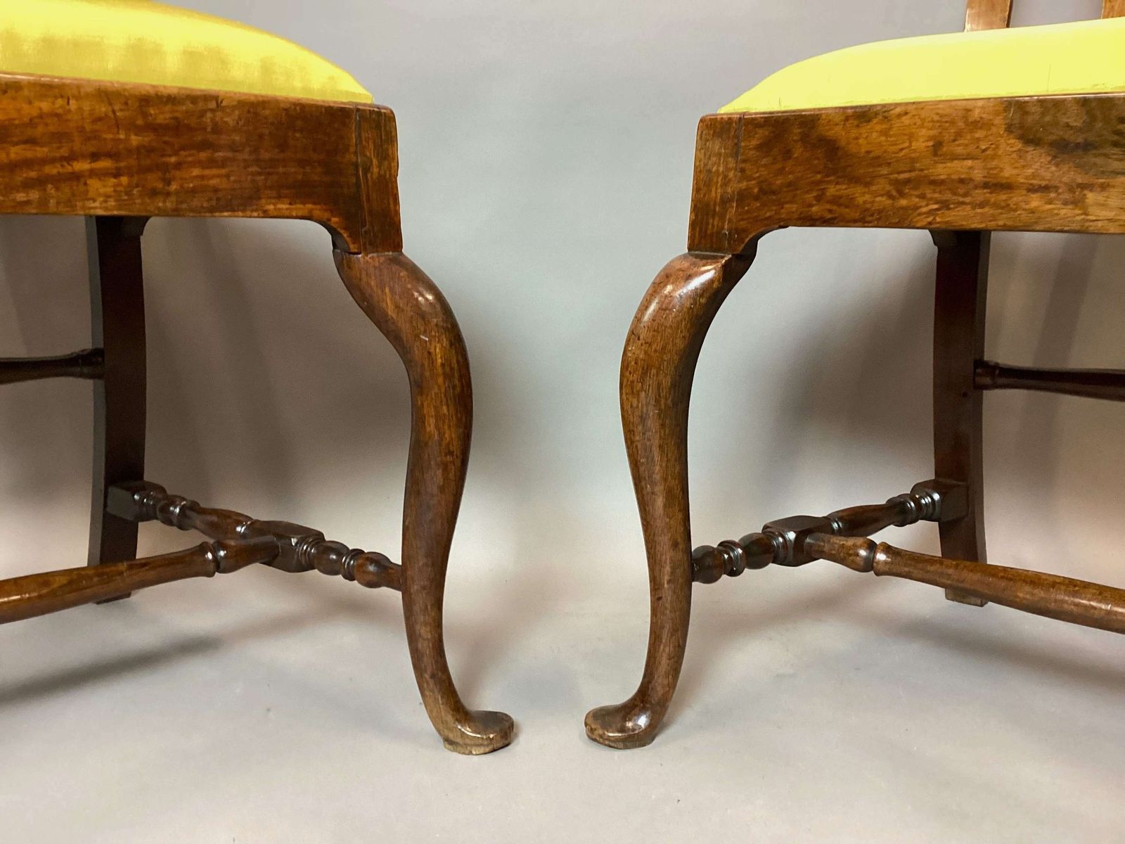 Rare C18th Pair Of Chinese Huanghuali Side Chairs photo vinterior