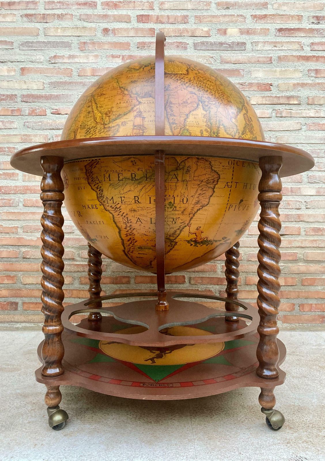 photo furniture Globe bar vintage italien, années 1960