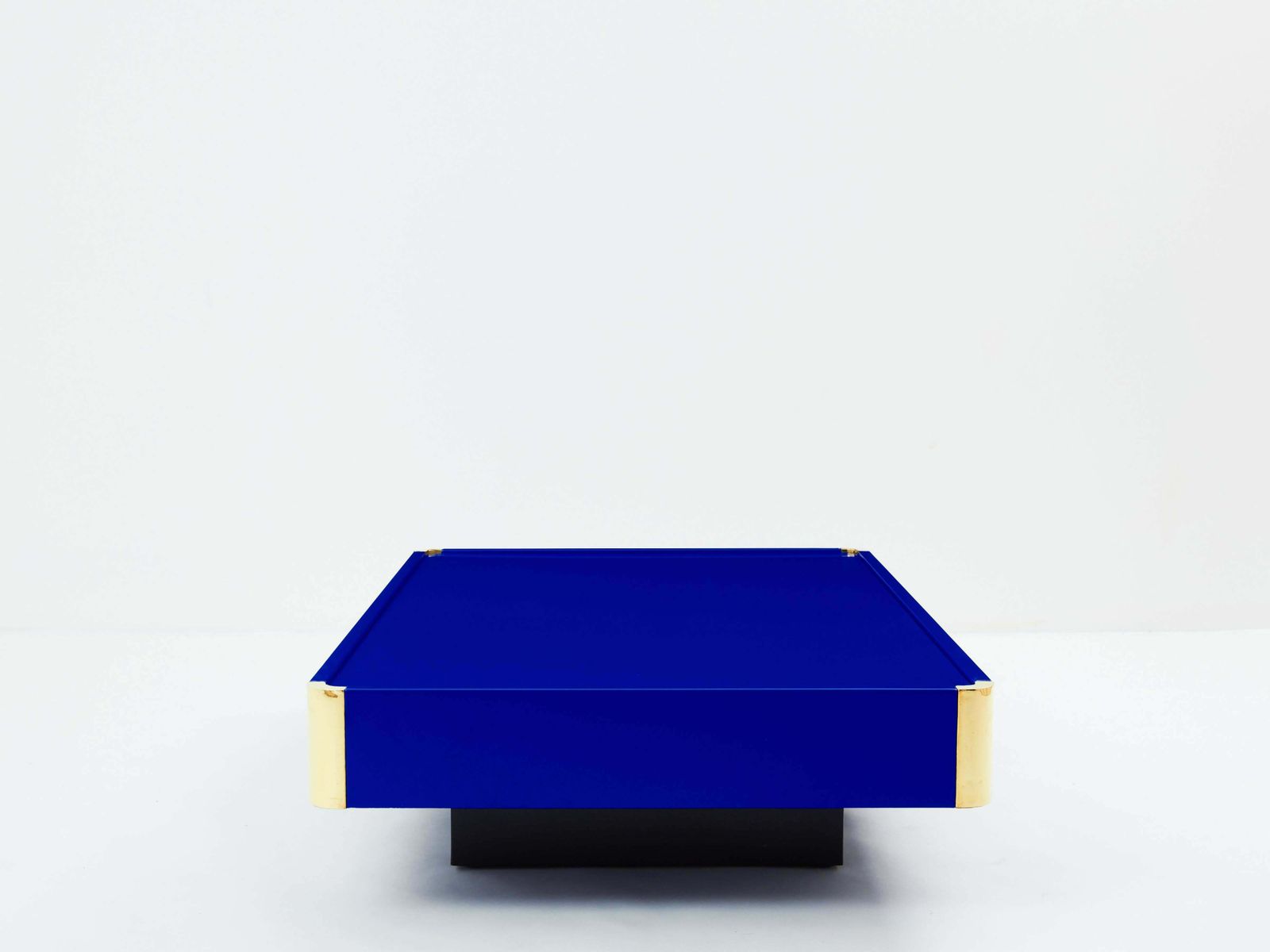 Table basse Willy Rizzo laquée bleu Majorelle et laiton, années 1970 photo 10366.0