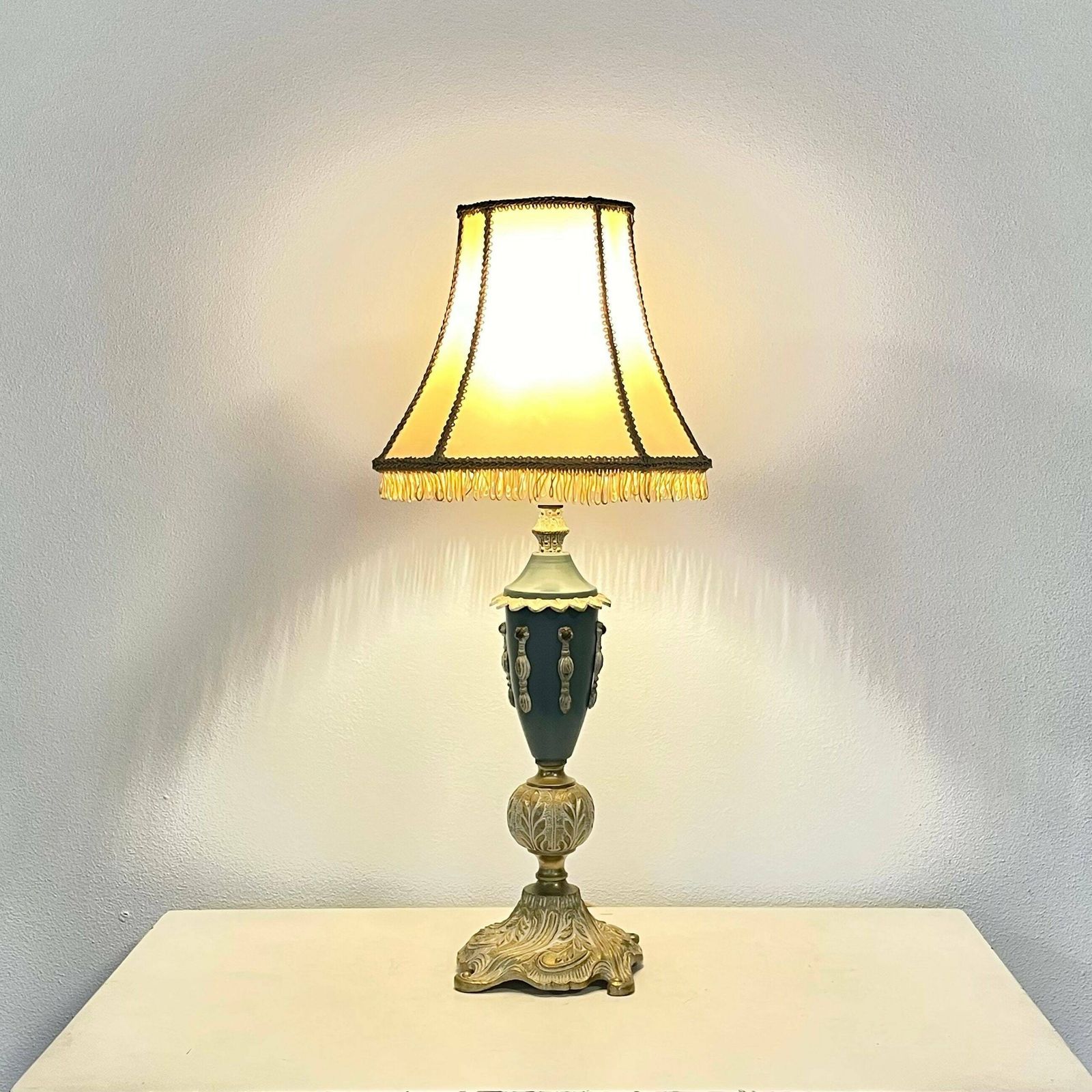Vintage 1930s Art Deco Table Lamp In Brass And Blue Painted Metal With Beautiful Details And Beige Fabric Shade