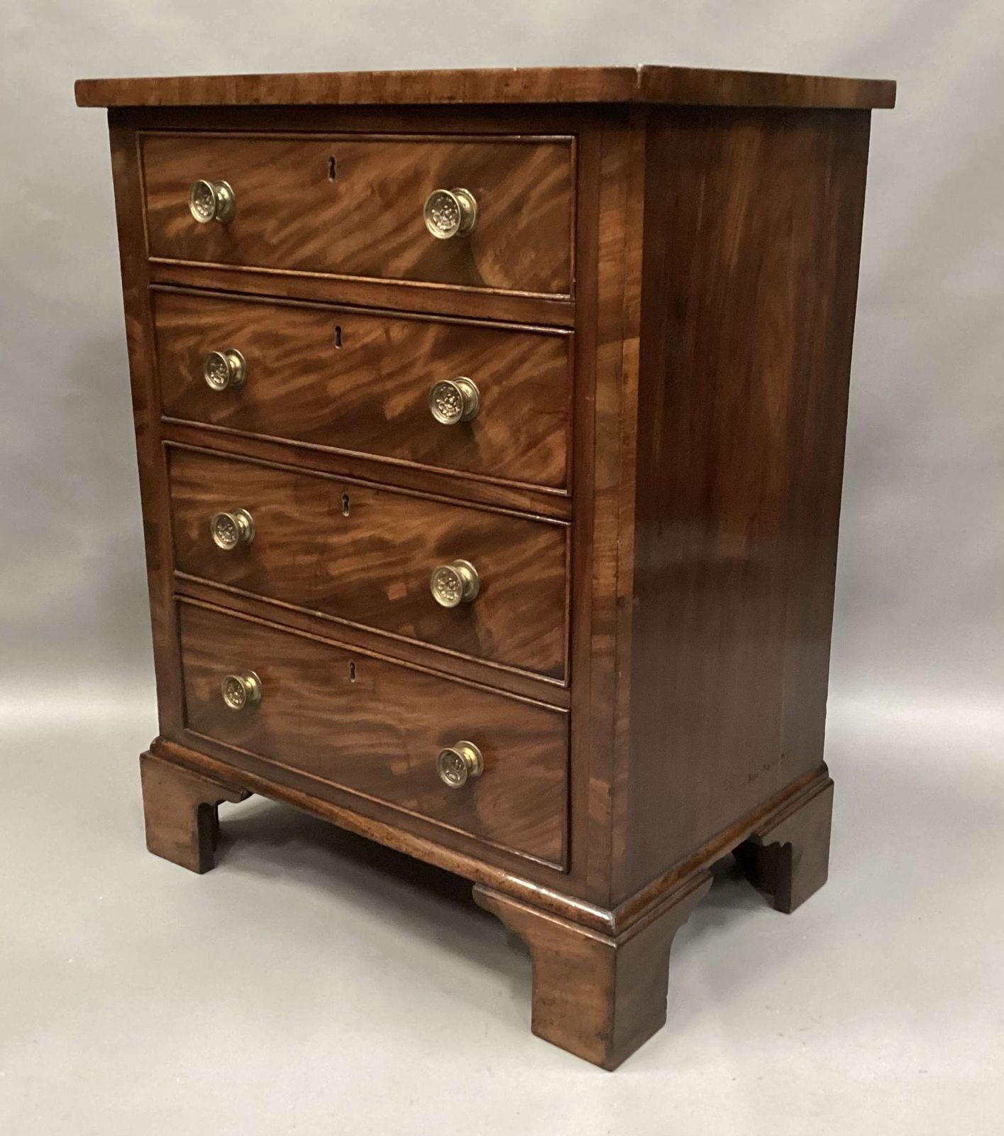 Good Regency Small Figured Mahogany Chest Of Drawers photo furniture