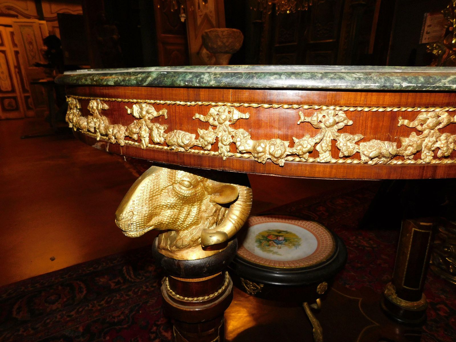 photo vinterior Round Table With Pedestal, Chiseled Bronzes, Green Marble Top, 1840 Germany